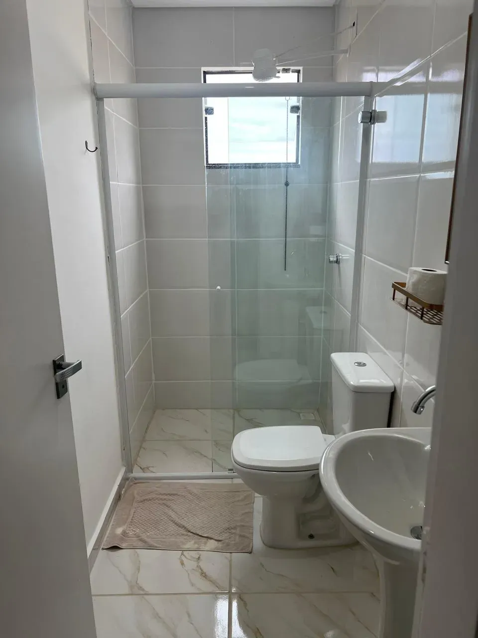 Apartamento mobiliado com 2 dormitórios e 1 vaga de garagem em Balneário Piçarras