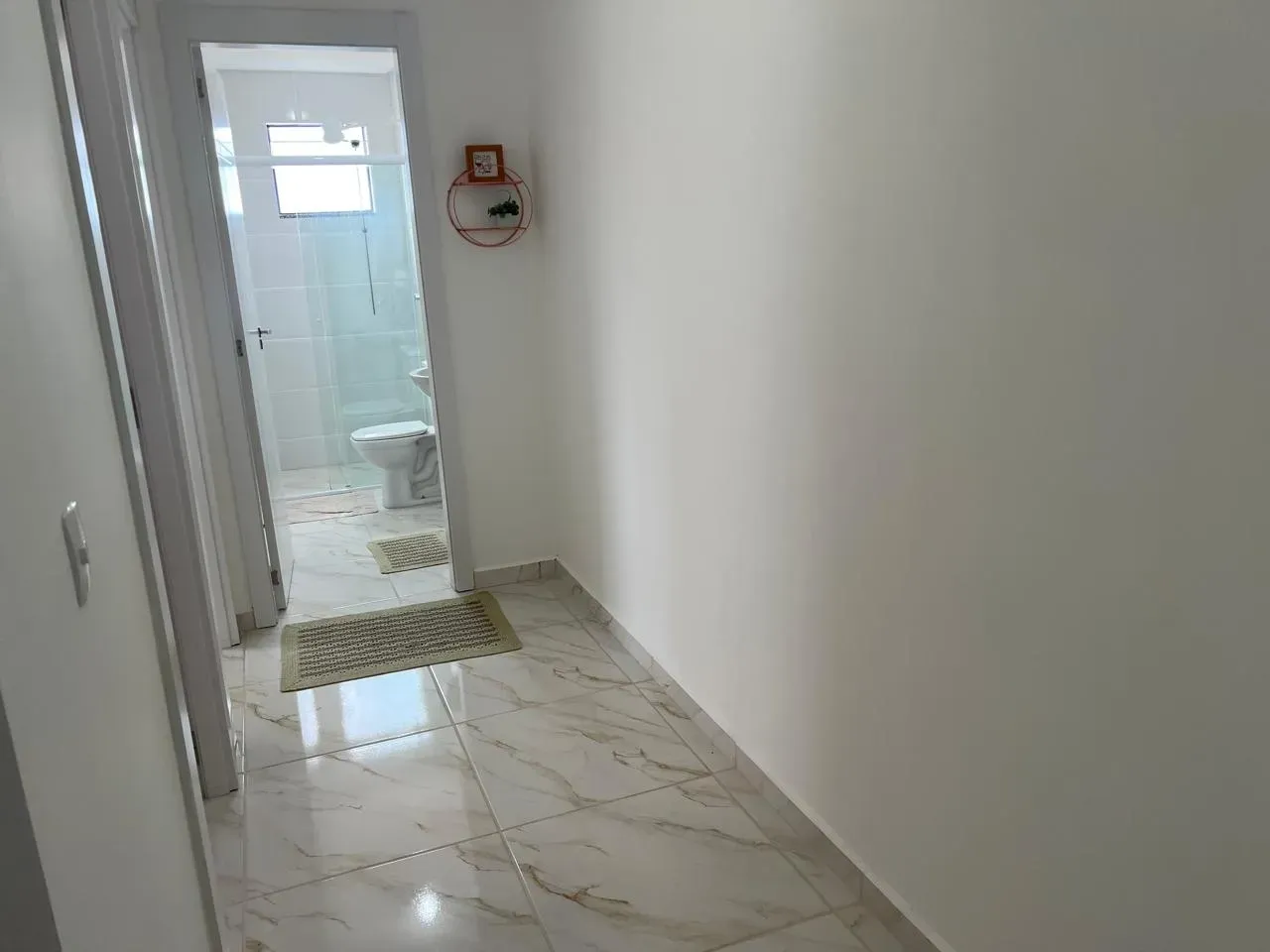 Apartamento mobiliado com 2 dormitórios e 1 vaga de garagem em Balneário Piçarras