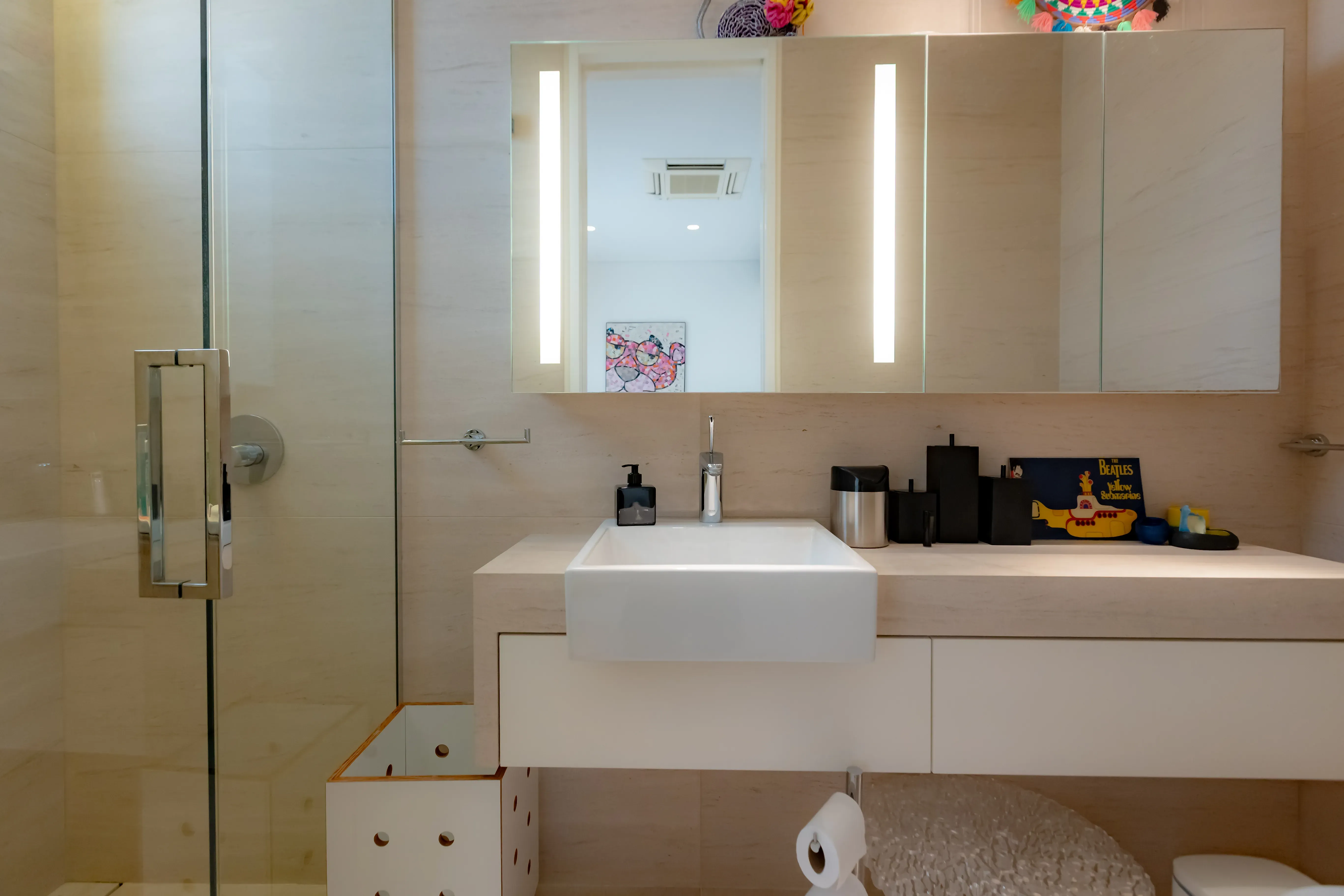 Apartamento mobiliado com 4 suítes e 5 vagas de garagem na Avenida Atlântica em Balneário Camboriú