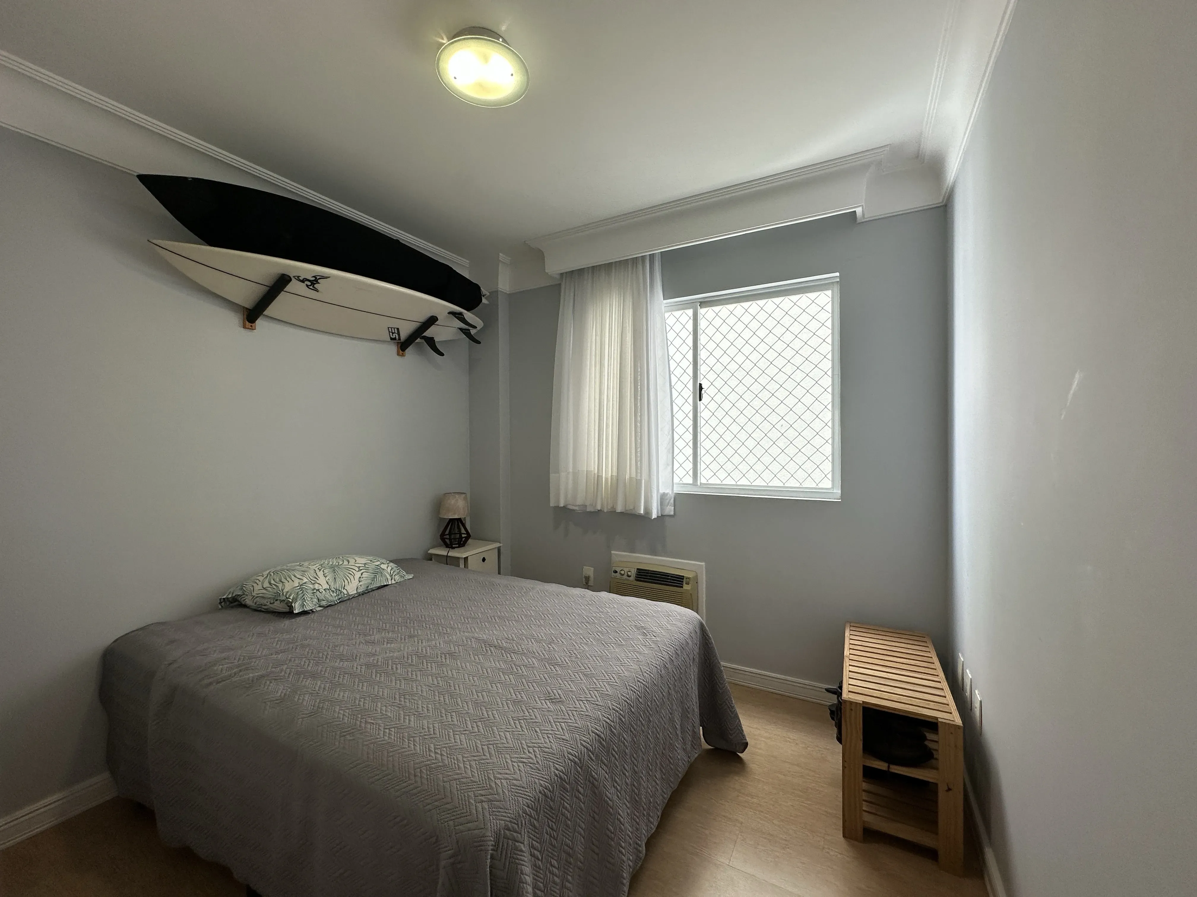 Apartamento mobiliado vista mar com 3 dormitórios sendo 2 suítes e 2 vagas, na Barra Sul-BC