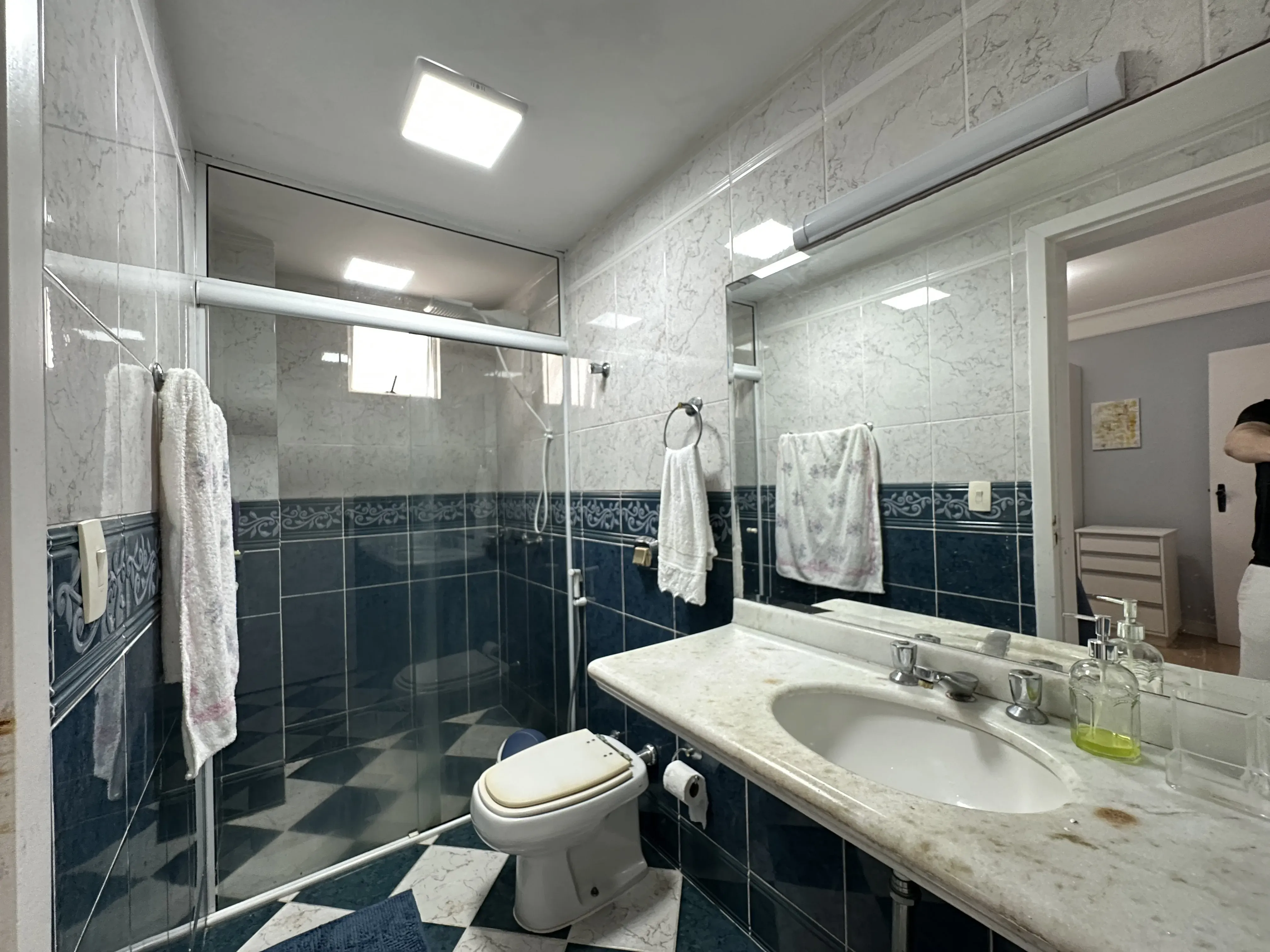 Apartamento mobiliado vista mar com 3 dormitórios sendo 2 suítes e 2 vagas, na Barra Sul-BC