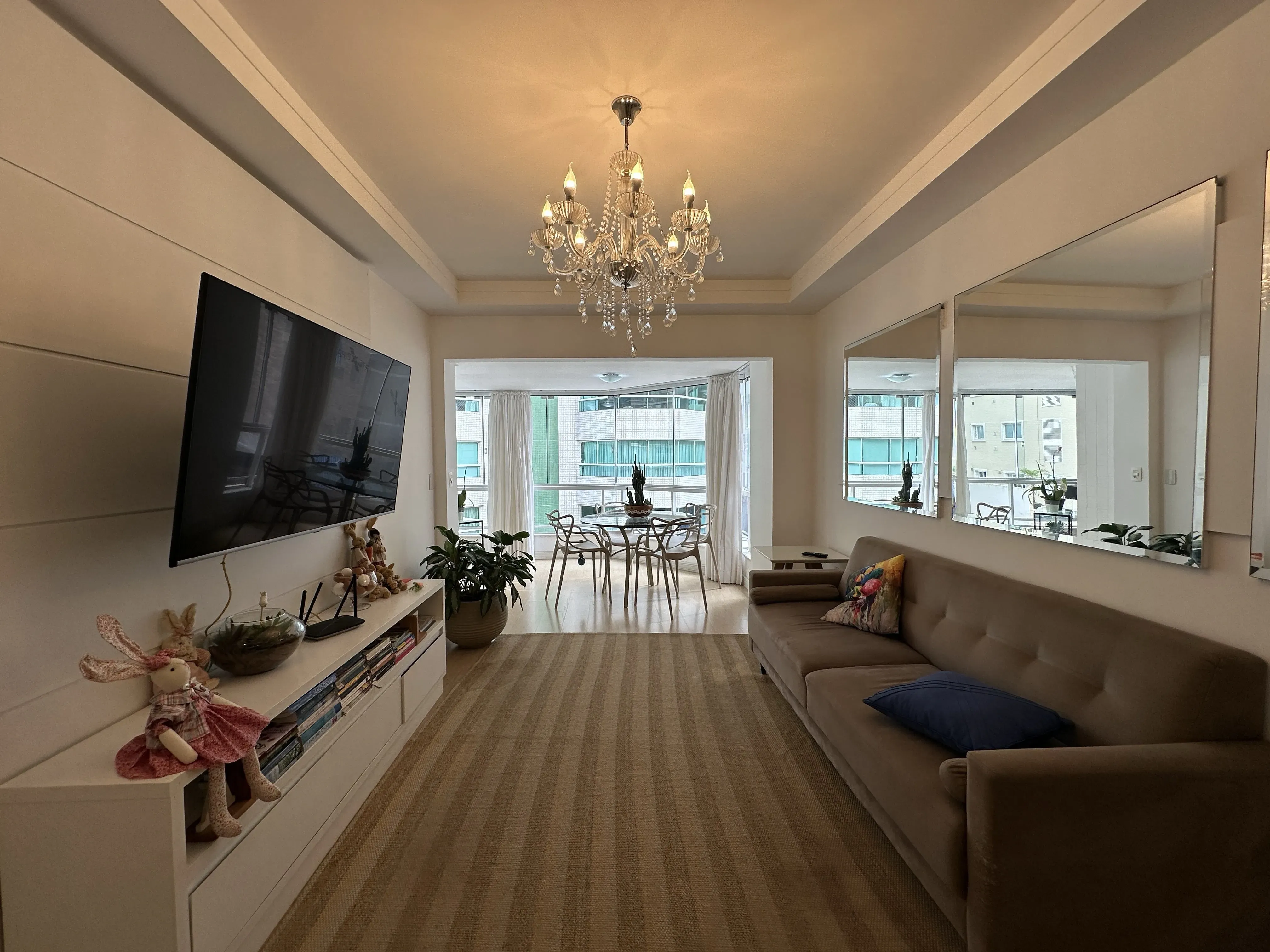 Apartamento mobiliado vista mar com 3 dormitórios sendo 2 suítes e 2 vagas, na Barra Sul-BC