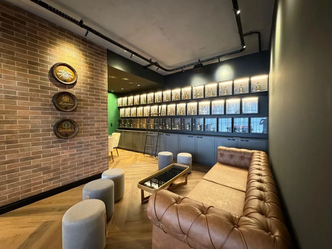 Apartamento com vista de frente mar com 3 suítes e 2 vagas de garagem em Balneário Piçarras