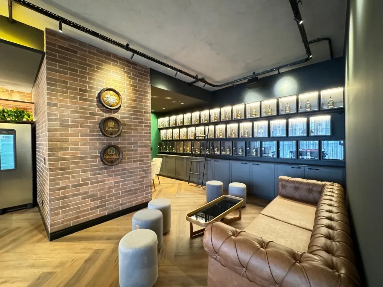 Apartamento com vista de frente mar com 3 suítes e 2 vagas de garagem em Balneário Piçarras