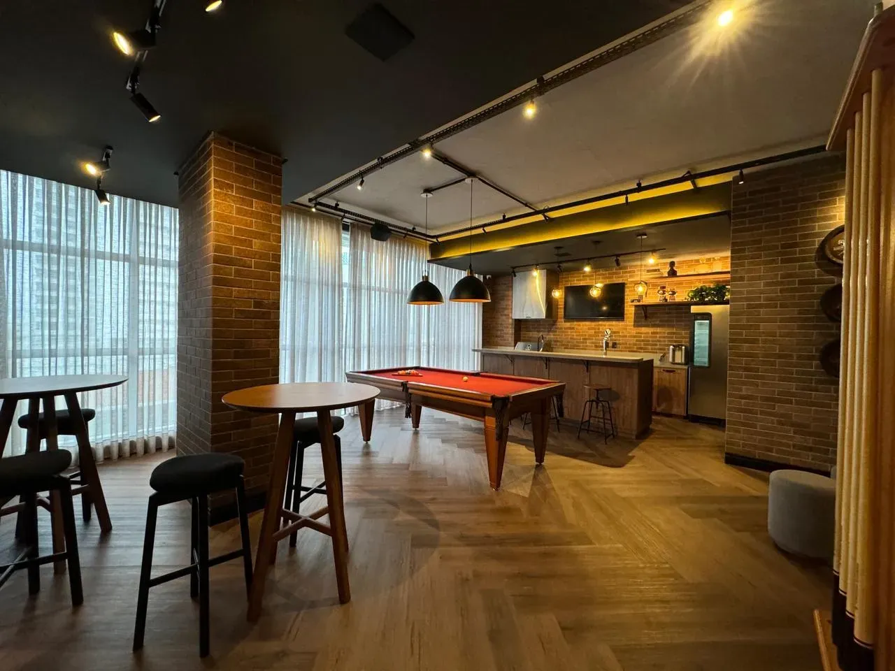 Apartamento com vista de frente mar com 3 suítes e 2 vagas de garagem em Balneário Piçarras