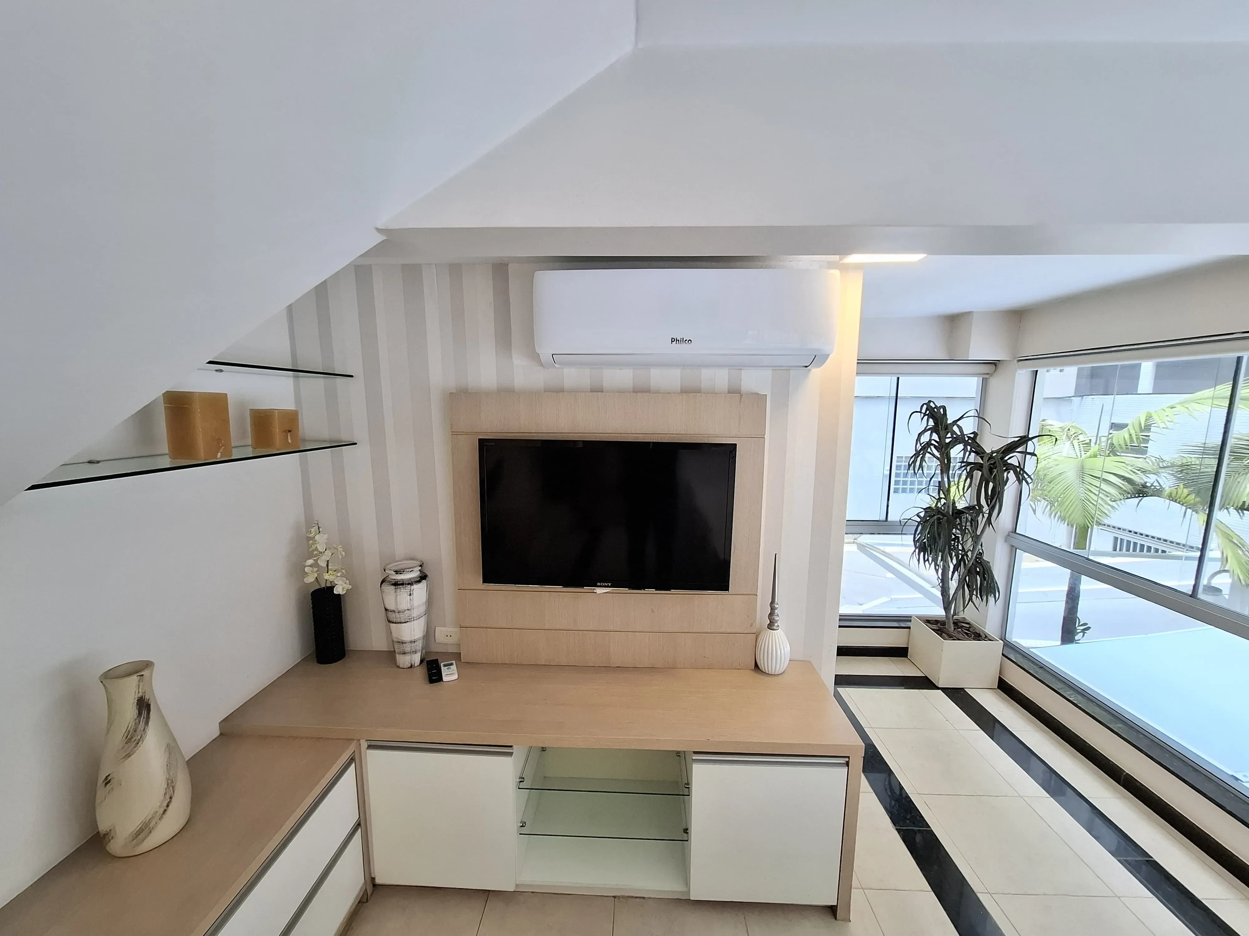 Apartamento vista mar mobiliado com 2 dormitórios e 1 vaga de garagem em Balneário Camboriú