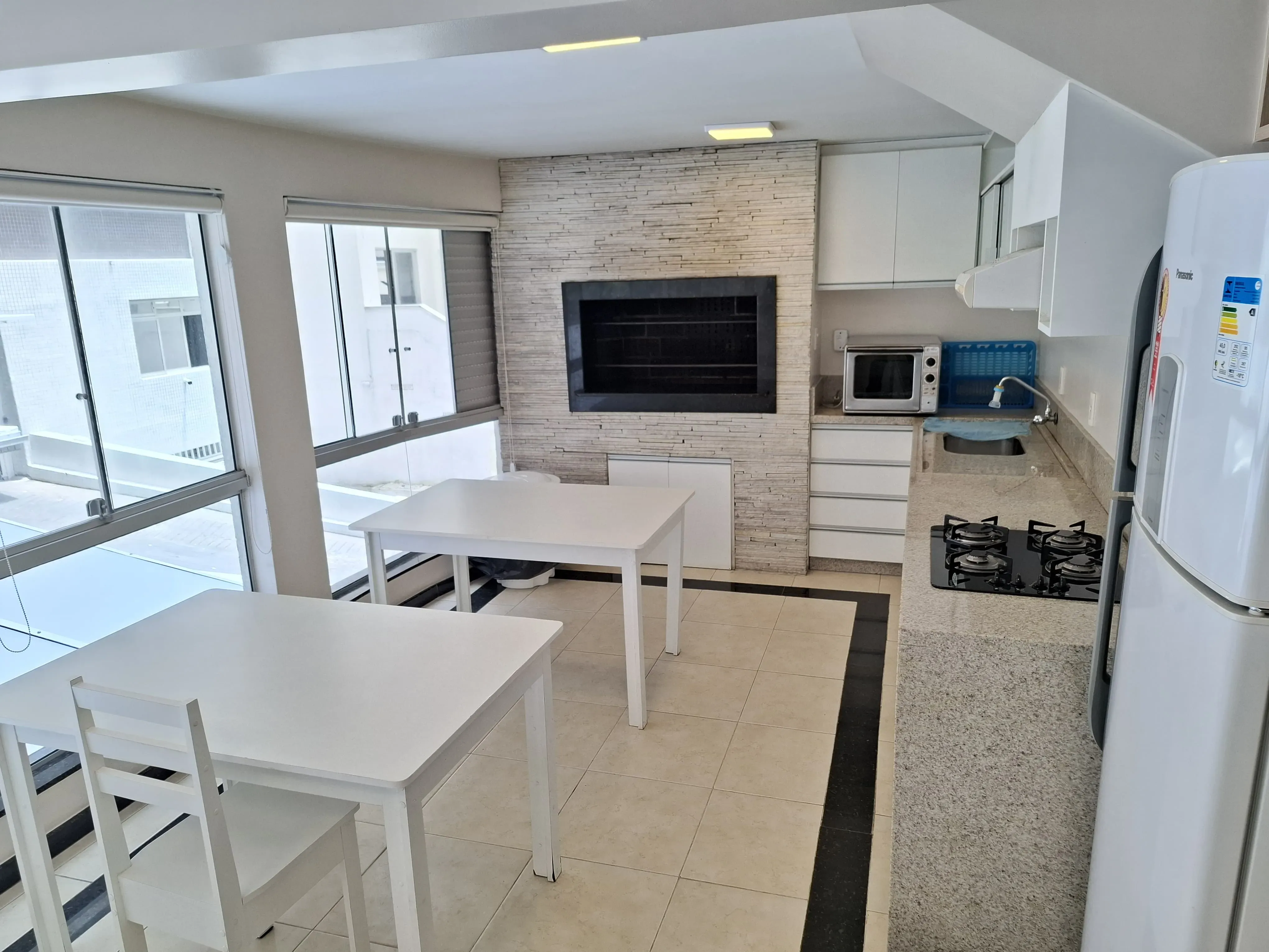 Apartamento vista mar mobiliado com 2 dormitórios e 1 vaga de garagem em Balneário Camboriú