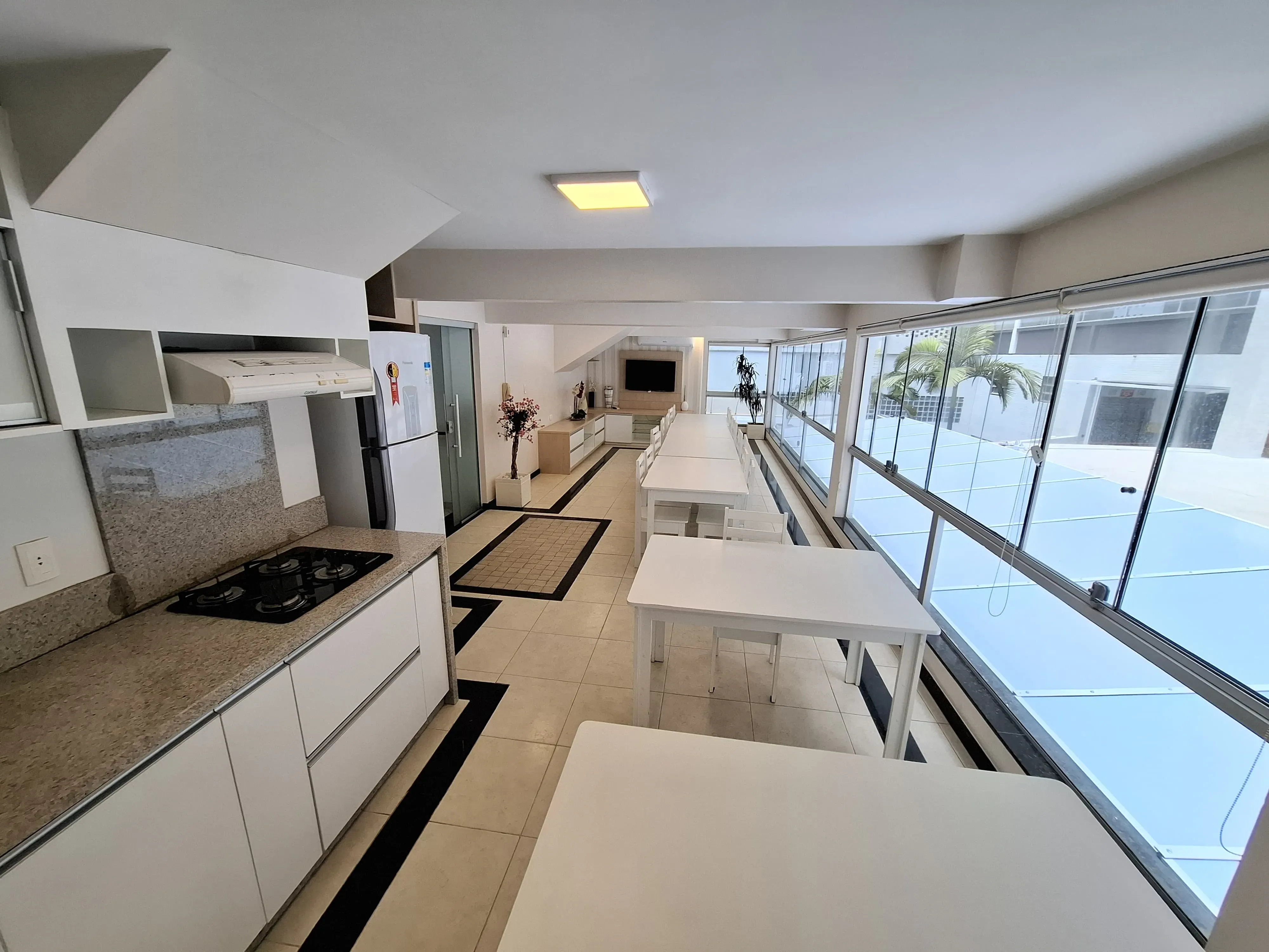 Apartamento vista mar mobiliado com 2 dormitórios e 1 vaga de garagem em Balneário Camboriú