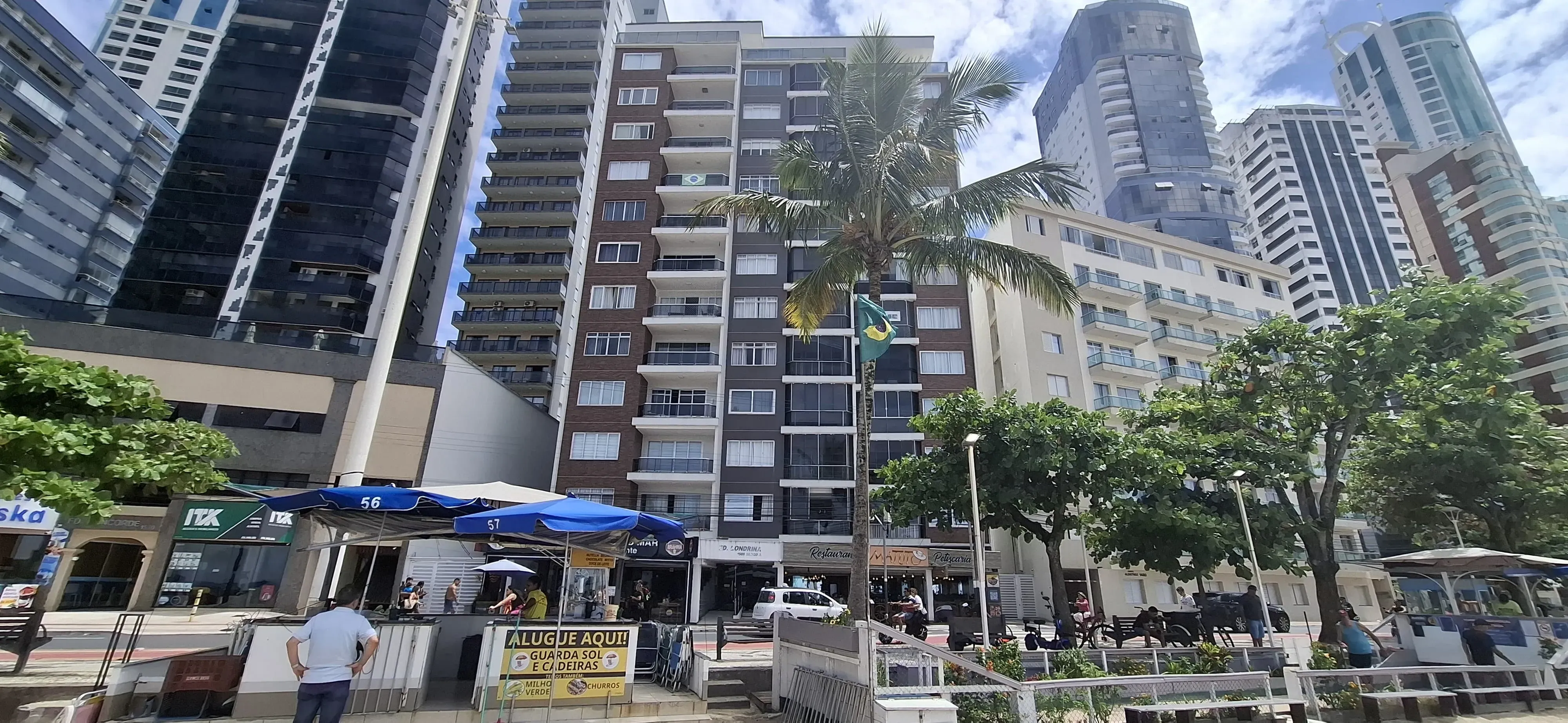 Apartamento vista mar mobiliado com 2 dormitórios e 1 vaga de garagem em Balneário Camboriú