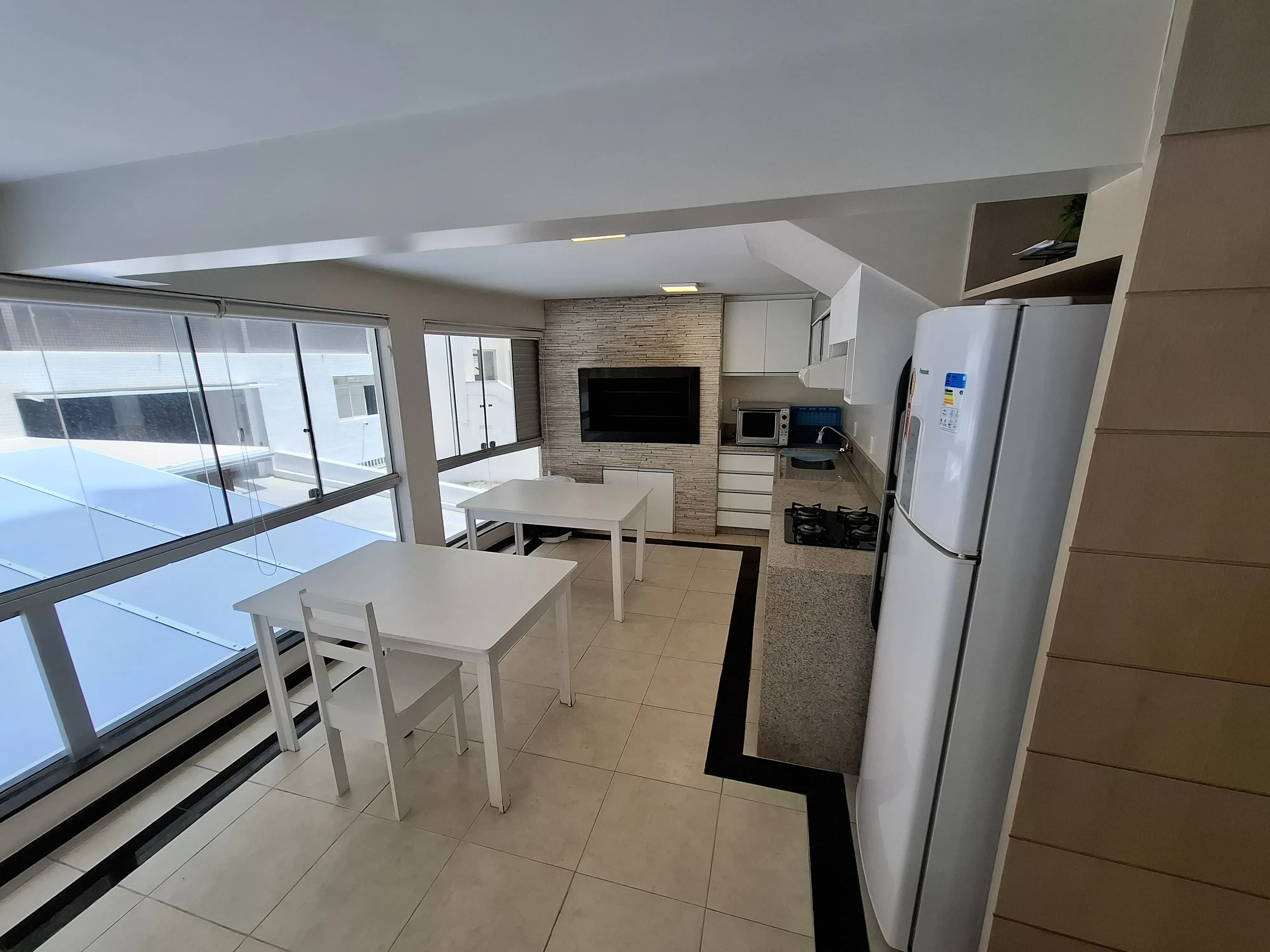 Apartamento vista mar mobiliado com 2 dormitórios e 1 vaga de garagem em Balneário Camboriú