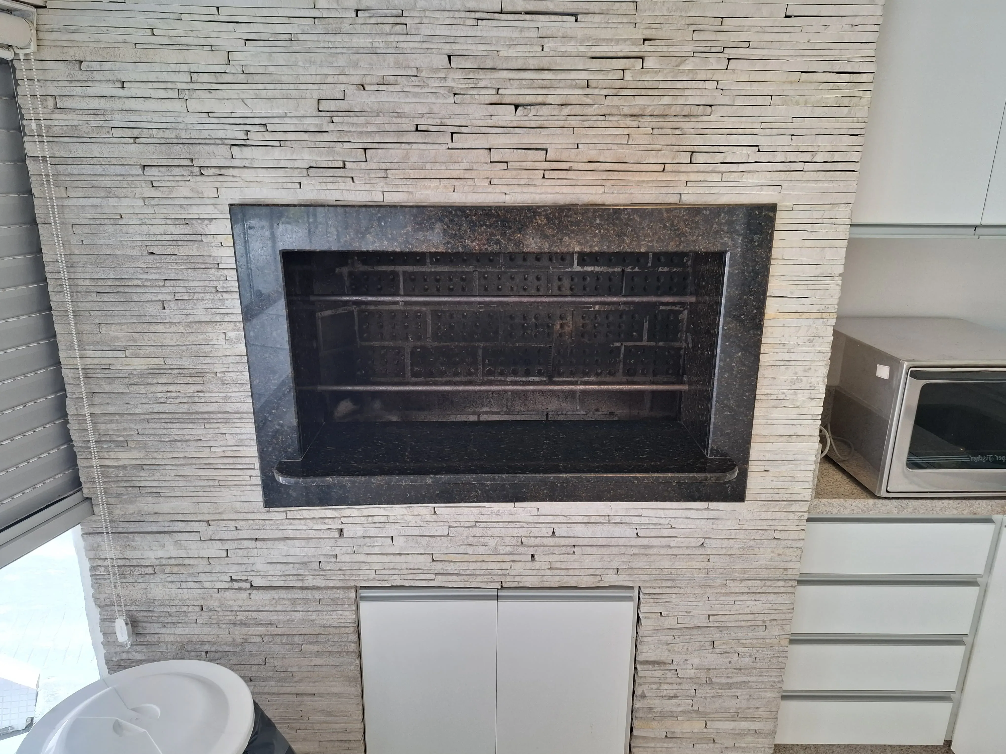 Apartamento vista mar mobiliado com 2 dormitórios e 1 vaga de garagem em Balneário Camboriú