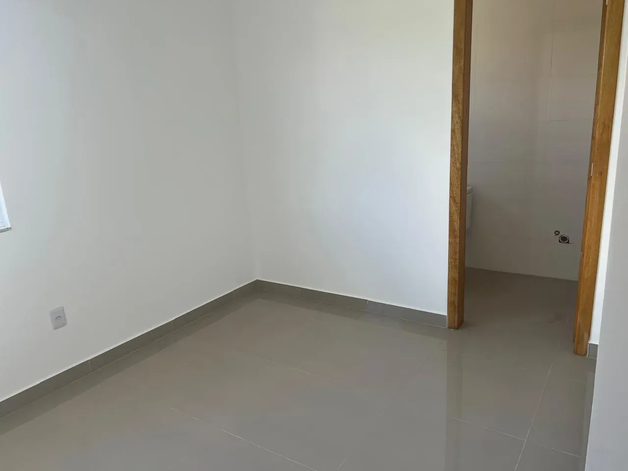 Apartamento com 1 Suíte e 1 dormitório, Sala e cozinha integrada em Balneário Piçarras/SC