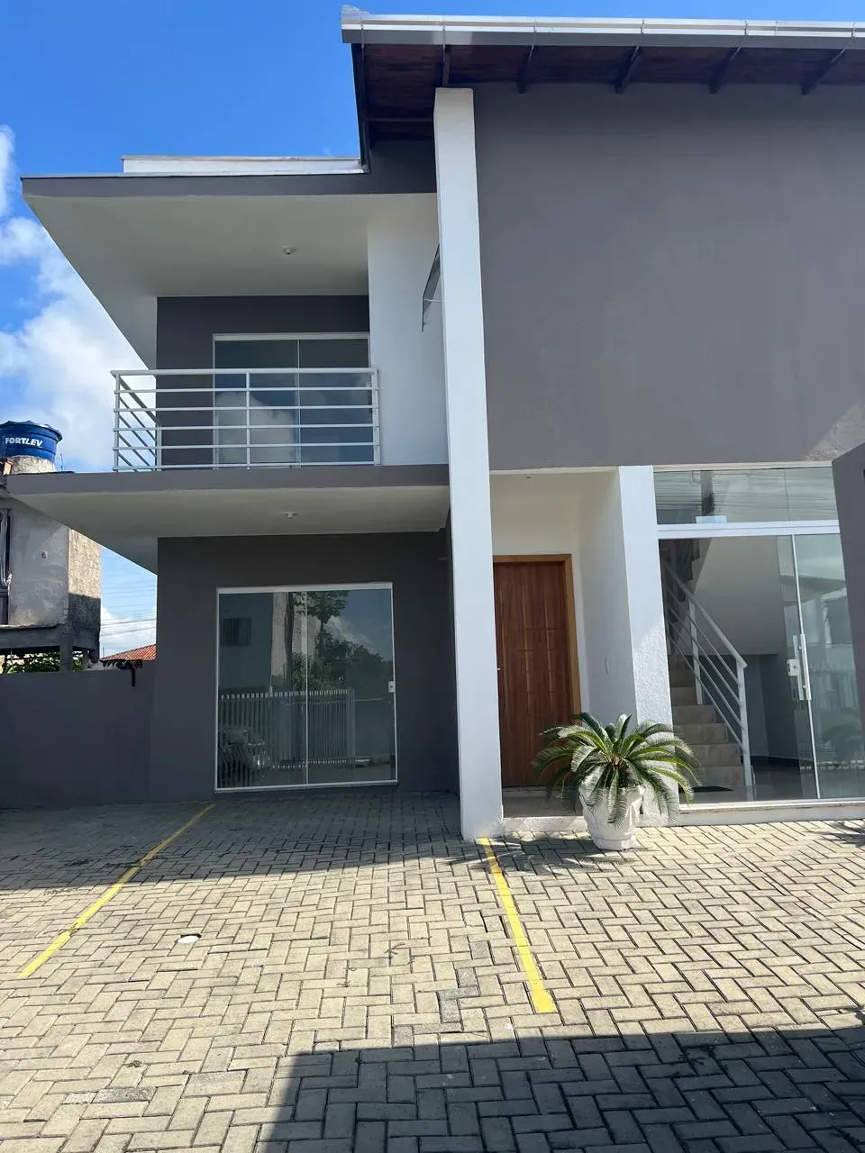 Apartamento com 1 Suíte e 1 dormitório, Sala e cozinha integrada em Balneário Piçarras/SC