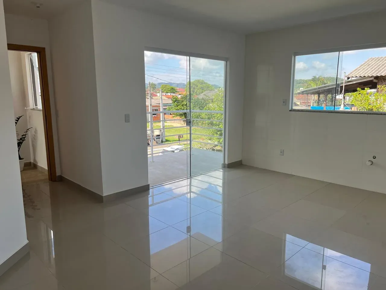 Apartamento com 1 Suíte e 1 dormitório, Sala e cozinha integrada em Balneário Piçarras/SC