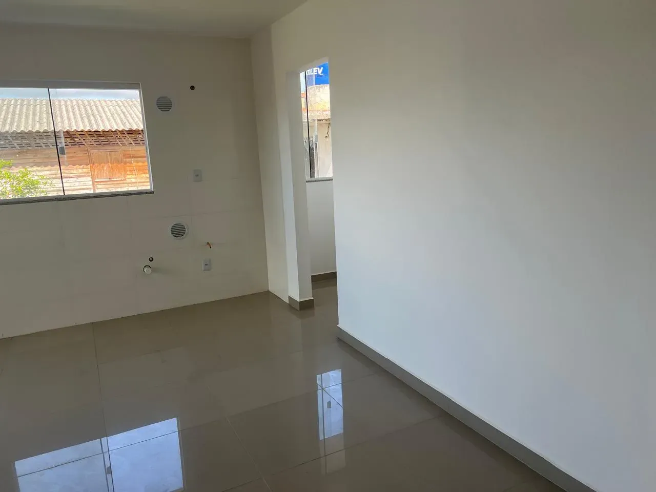 Apartamento com 1 Suíte e 1 dormitório, Sala e cozinha integrada em Balneário Piçarras/SC