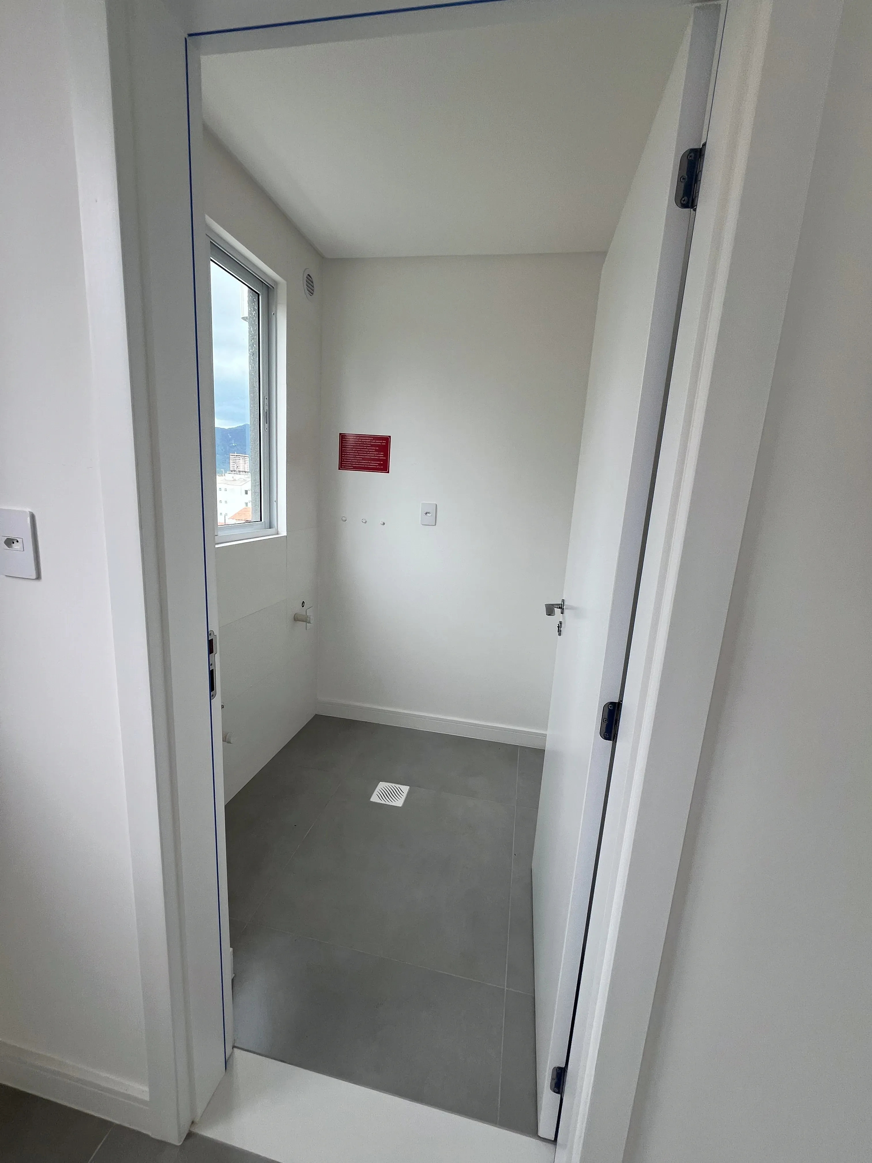 Apartamento com 2 suítes e 2 vagas de garagem na Meia Praia em Itapema