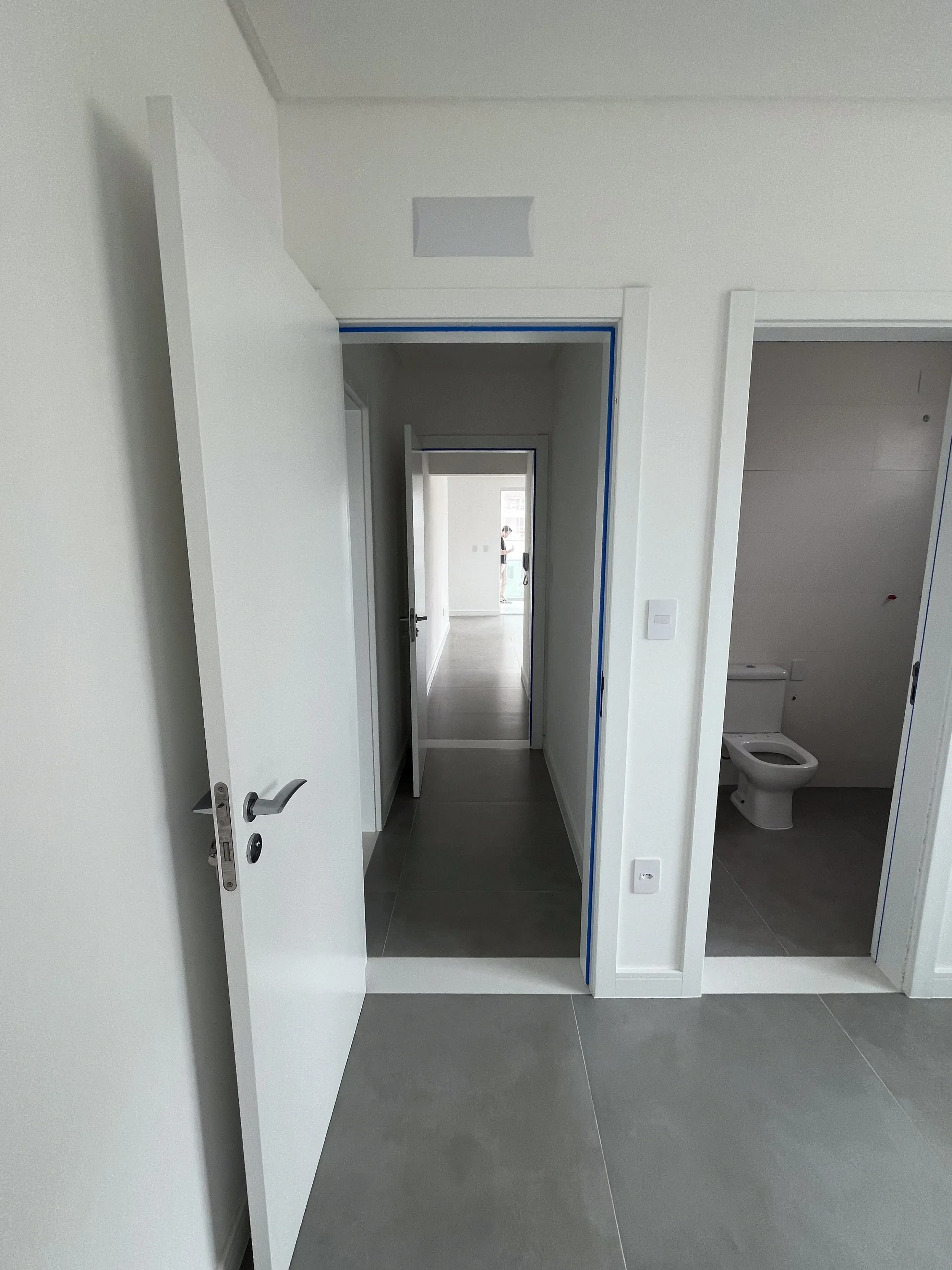 Apartamento com 2 suítes e 2 vagas de garagem na Meia Praia em Itapema