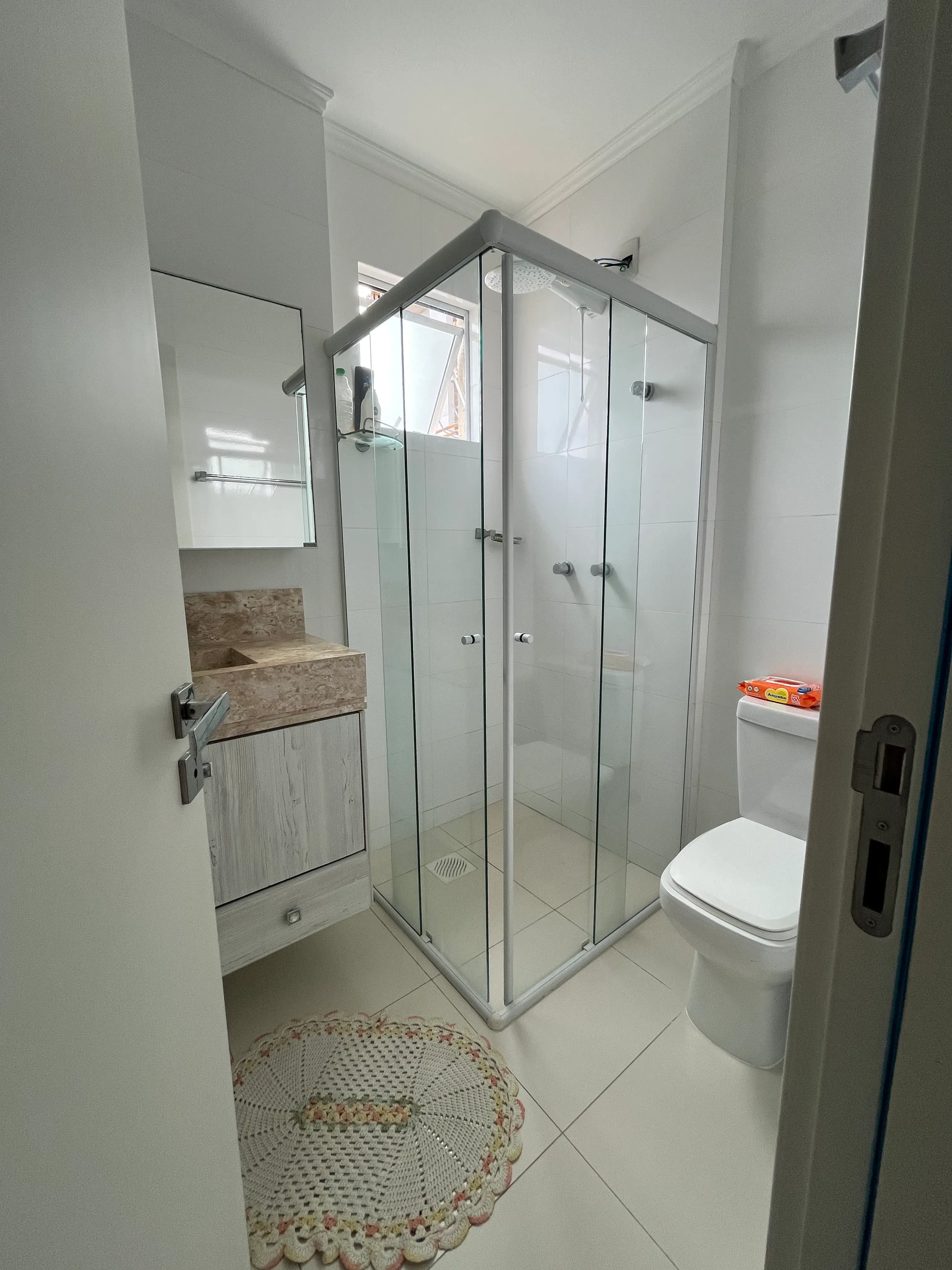 Apartamento com  3 Suítes e 2 vagas na garagem em Itapema