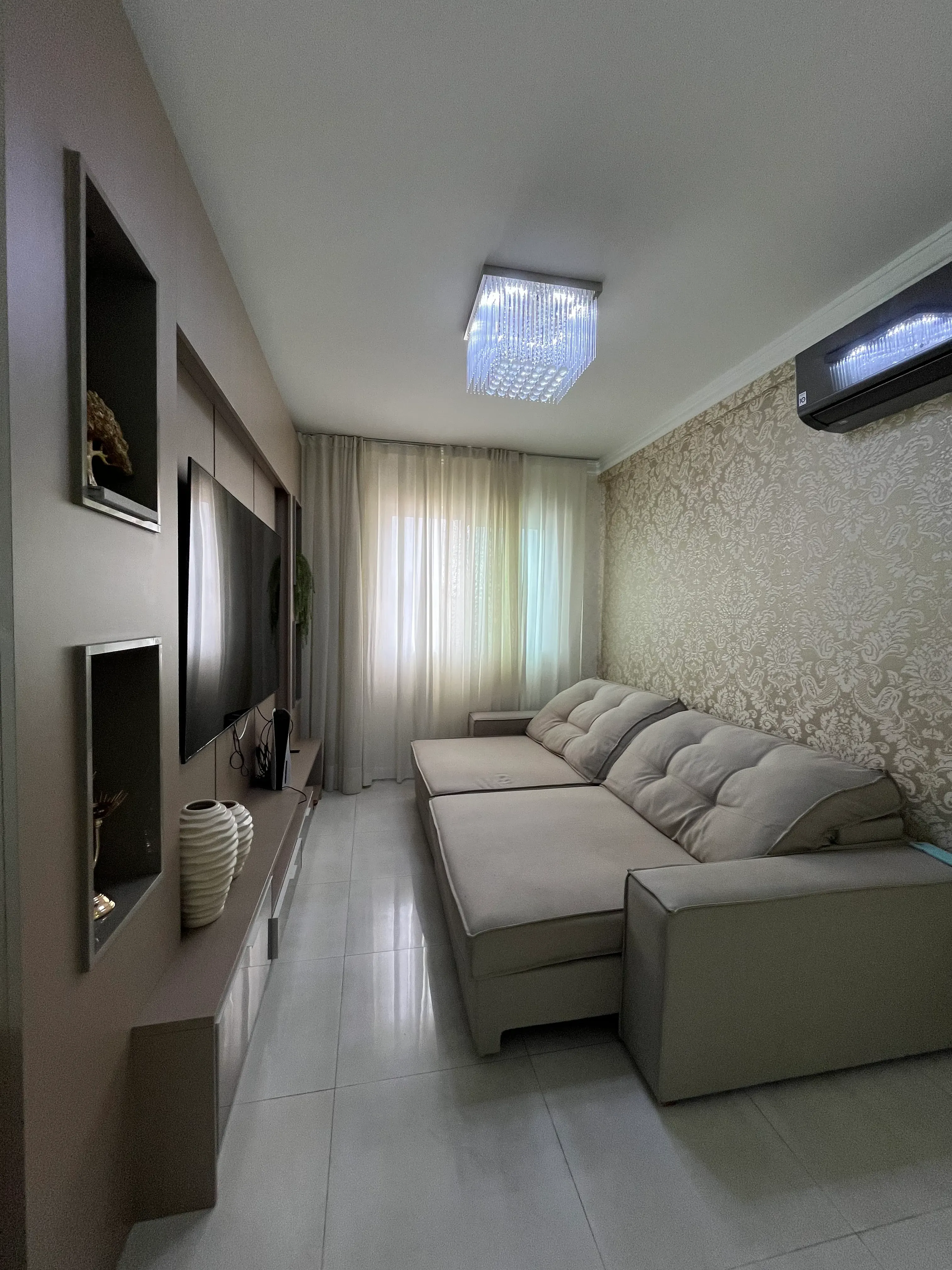 Apartamento com  3 Suítes e 2 vagas na garagem em Itapema