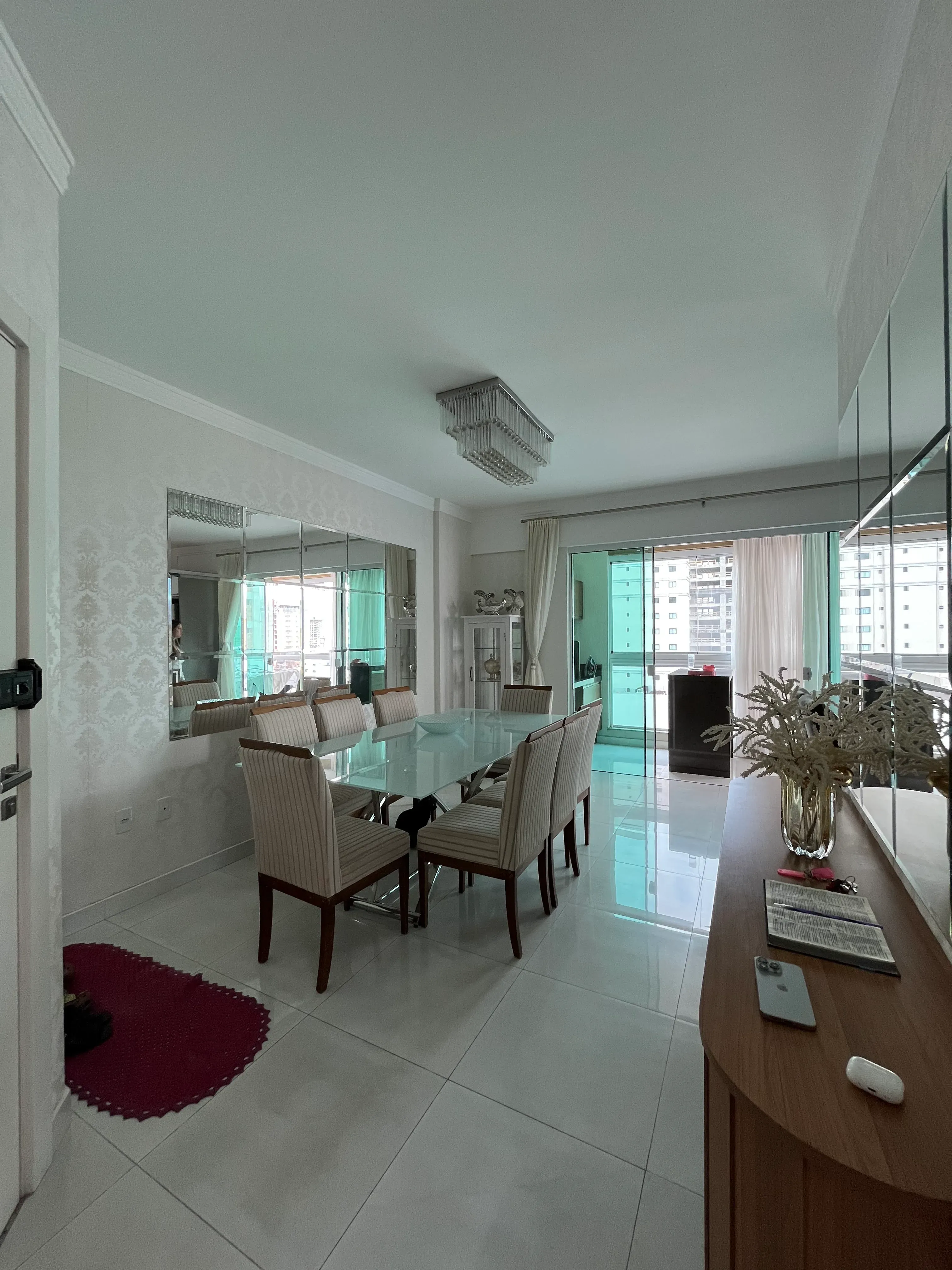 Apartamento com  3 Suítes e 2 vagas na garagem em Itapema