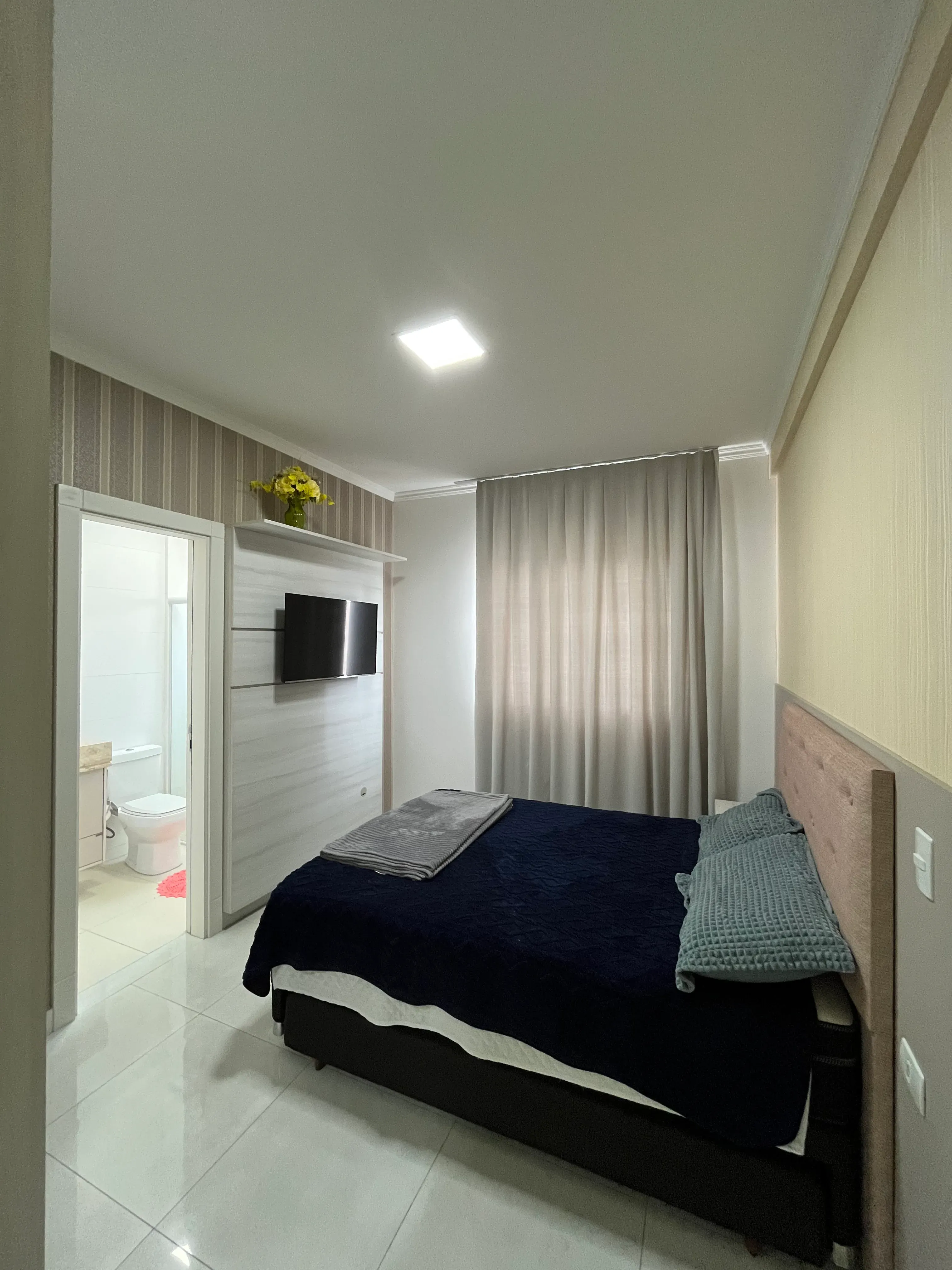 Apartamento com  3 Suítes e 2 vagas na garagem em Itapema