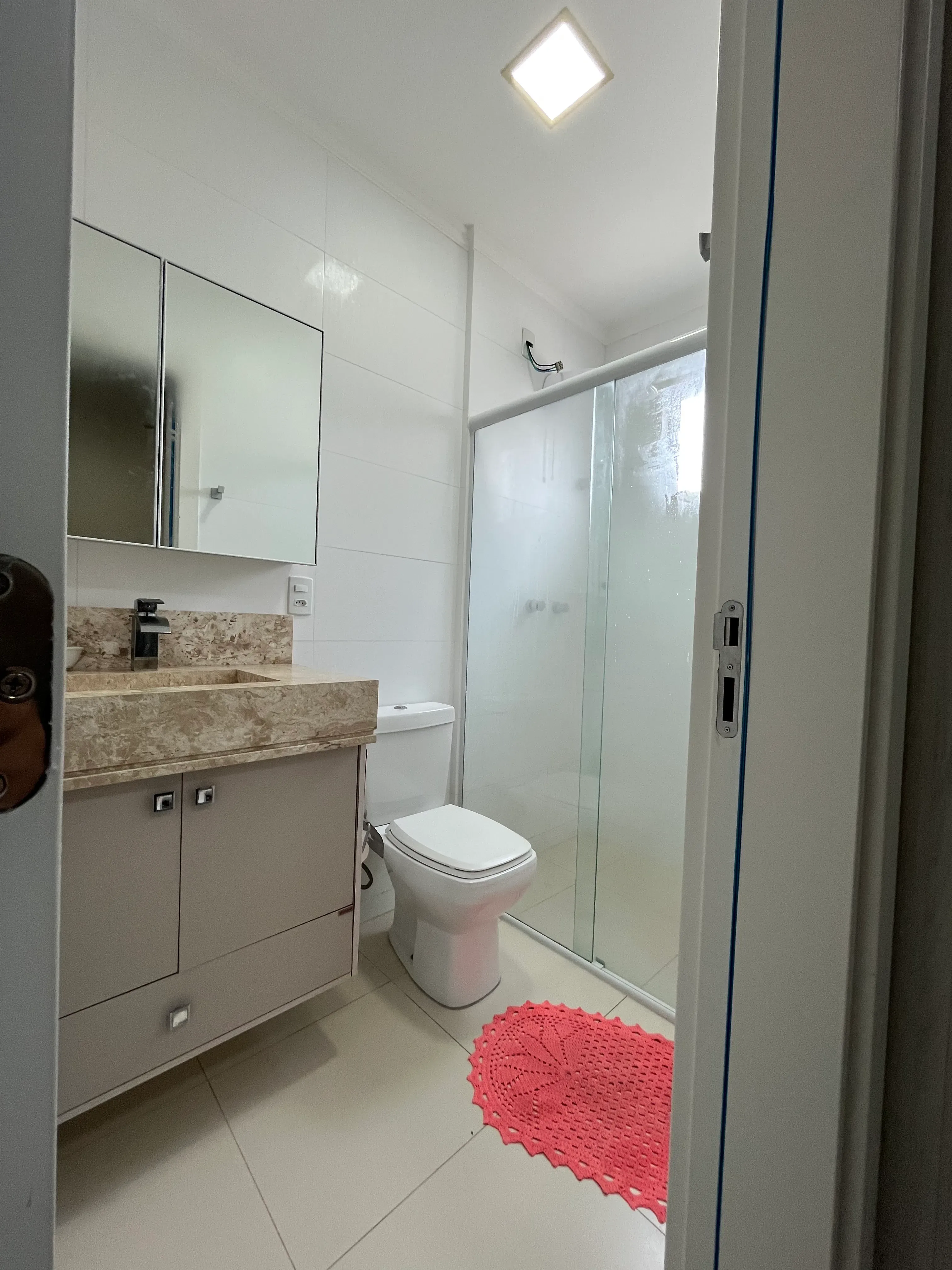 Apartamento com  3 Suítes e 2 vagas na garagem em Itapema