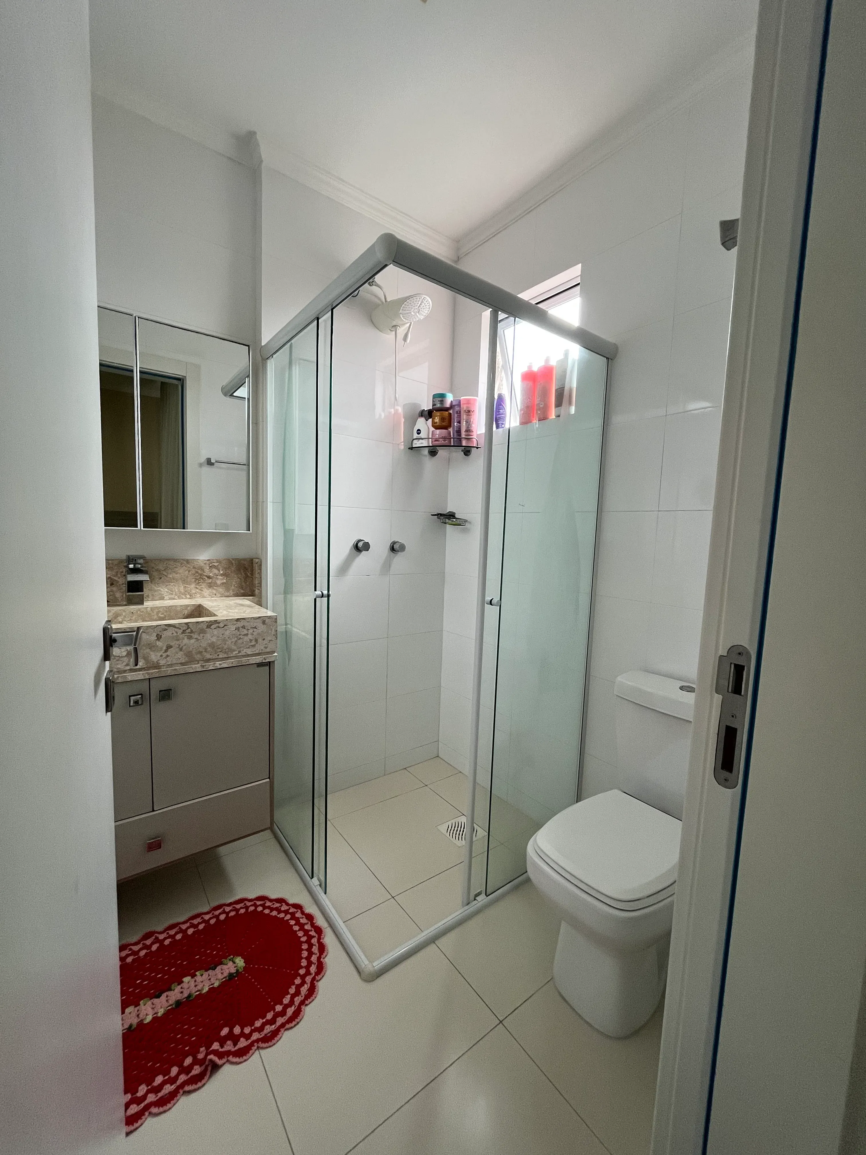 Apartamento com  3 Suítes e 2 vagas na garagem em Itapema