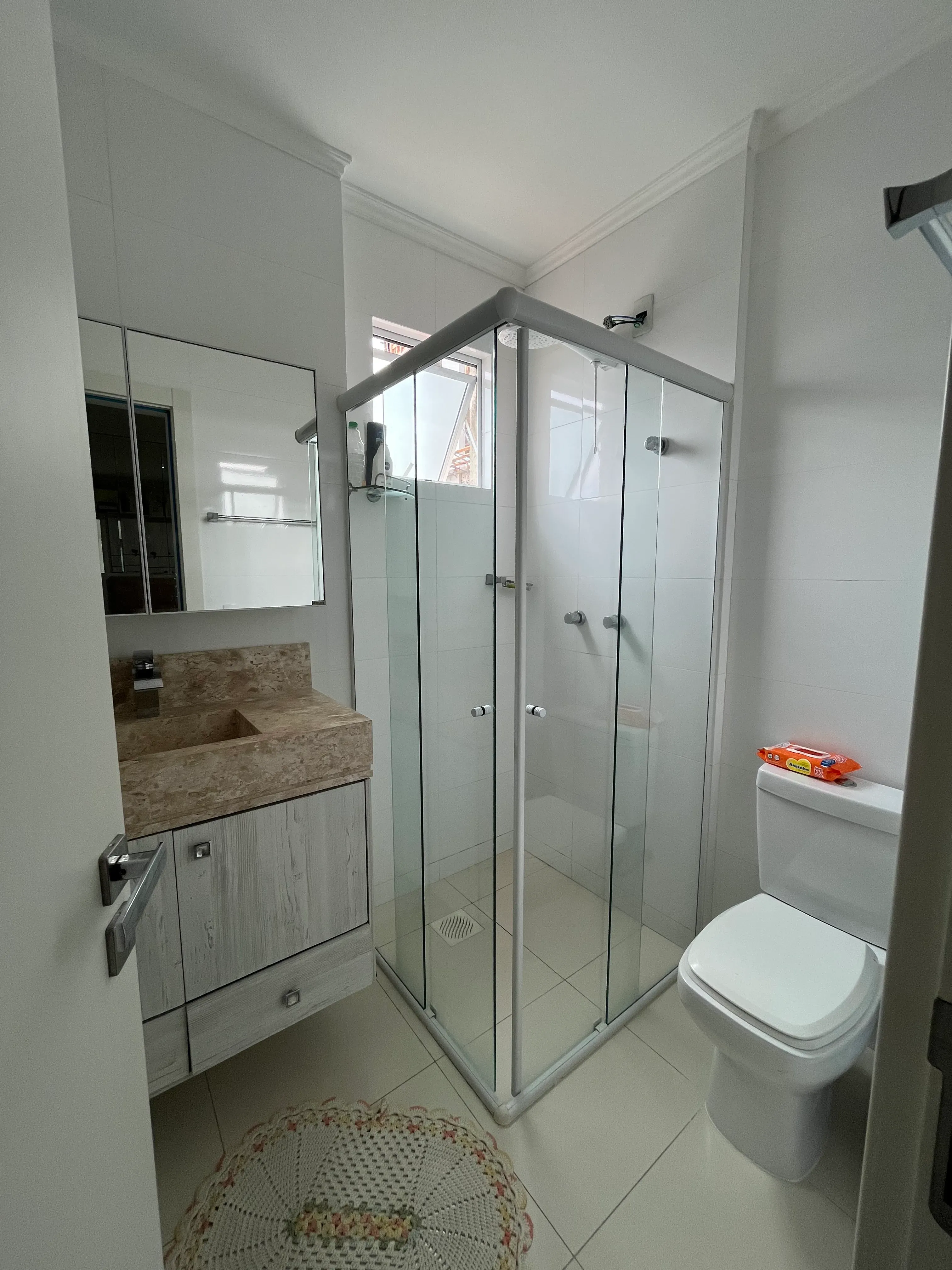 Apartamento com  3 Suítes e 2 vagas na garagem em Itapema