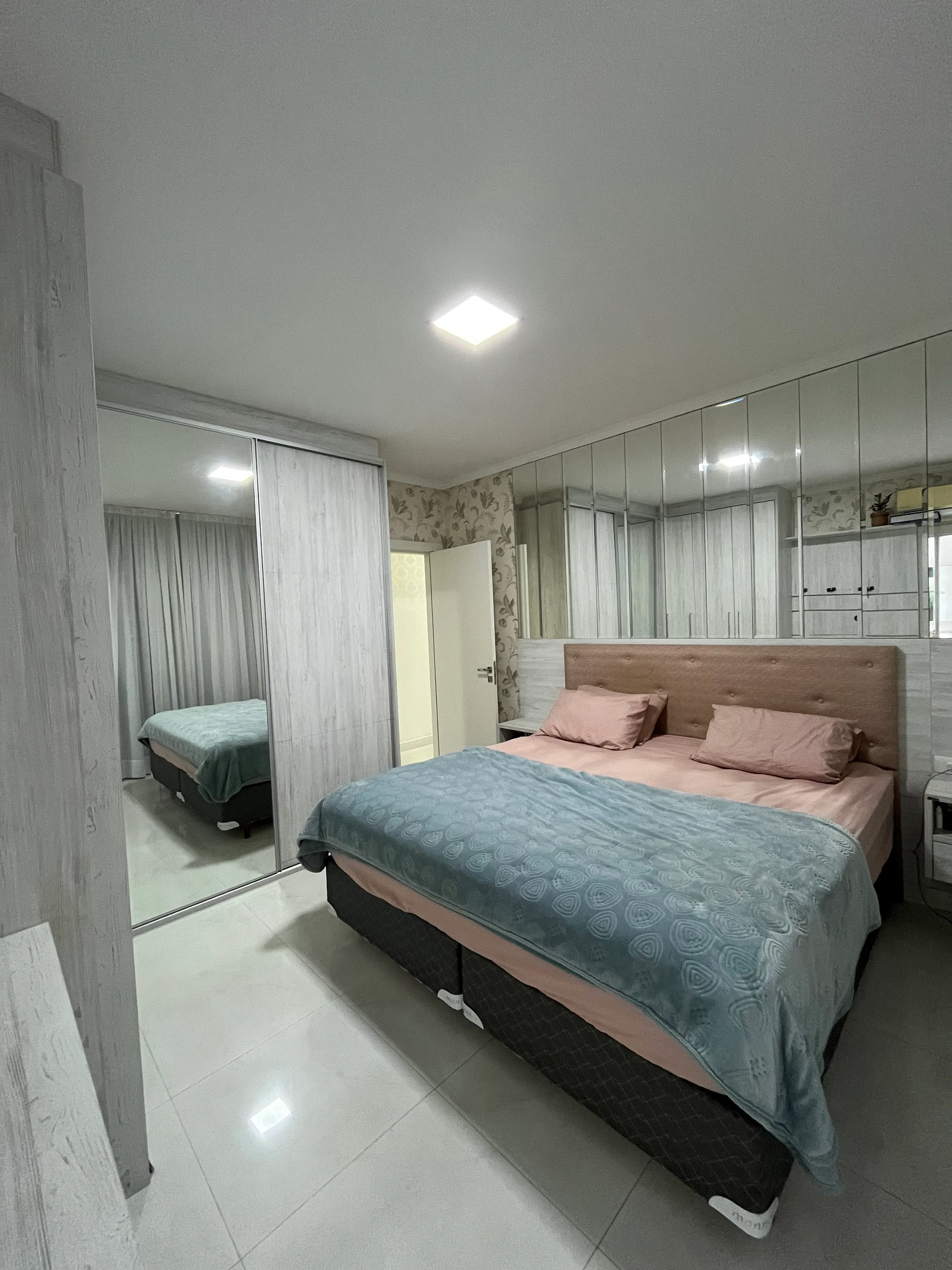 Apartamento com  3 Suítes e 2 vagas na garagem em Itapema