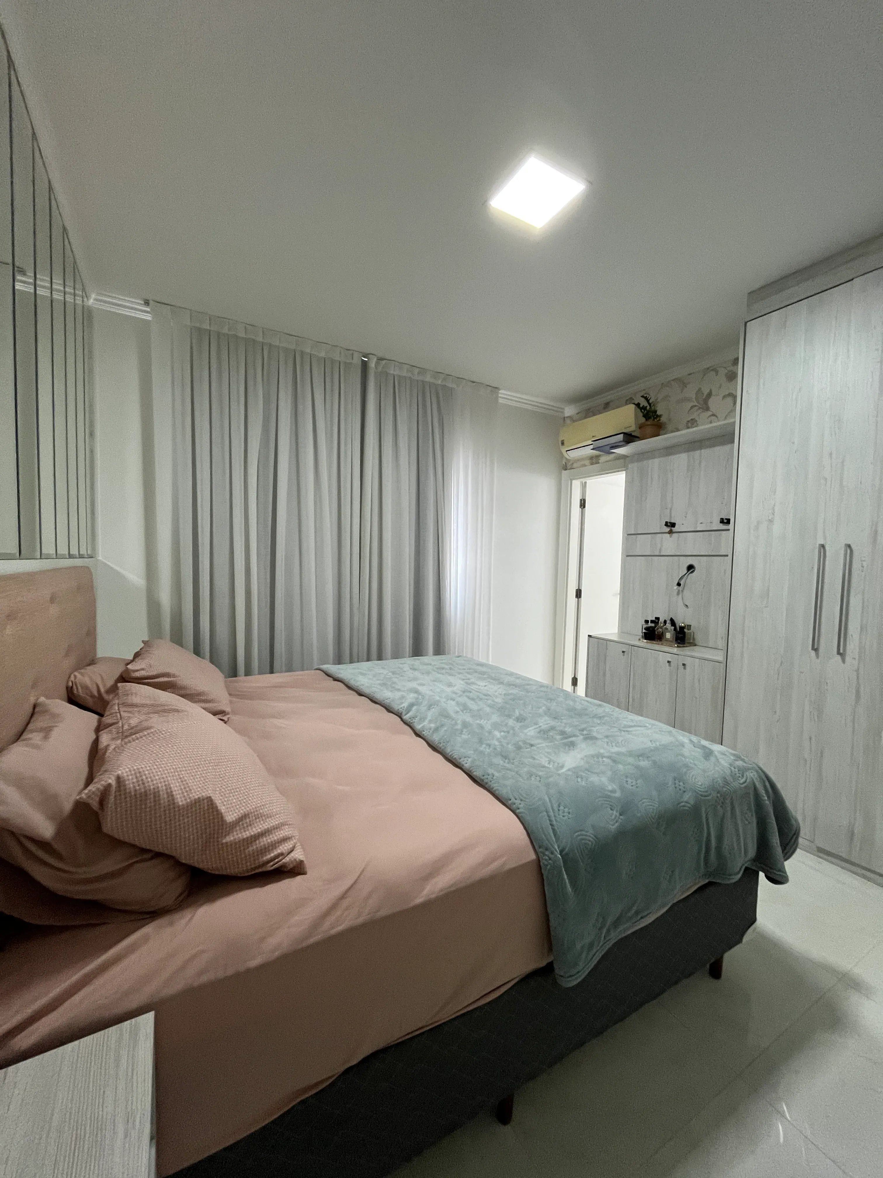 Apartamento com  3 Suítes e 2 vagas na garagem em Itapema