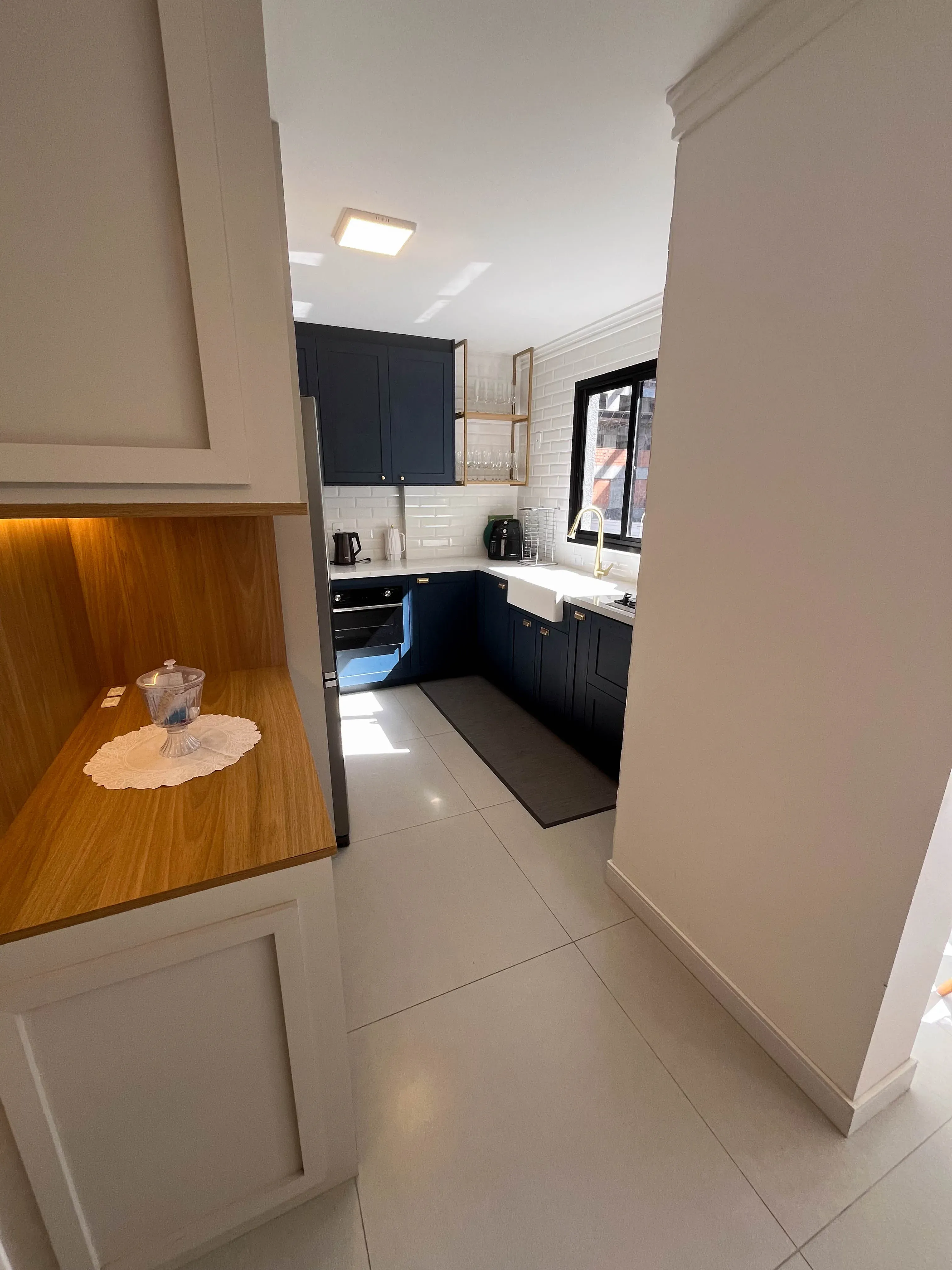 Apartamento mobiliado com 3 suítes e 2 vagas de garagem no bairro Perequê em Porto Belo