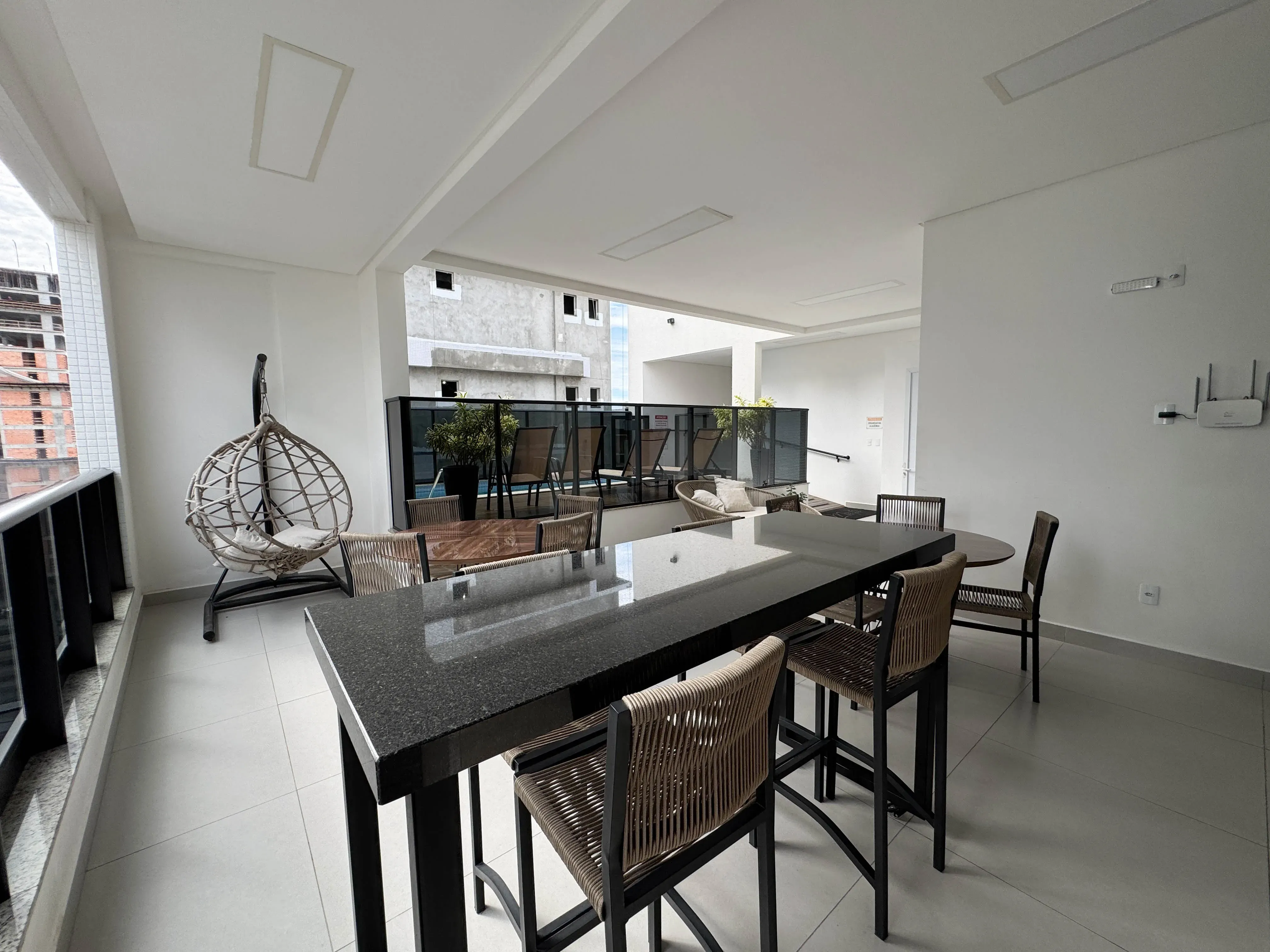 Apartamento mobiliado com 3 suítes e 2 vagas de garagem no bairro Perequê em Porto Belo