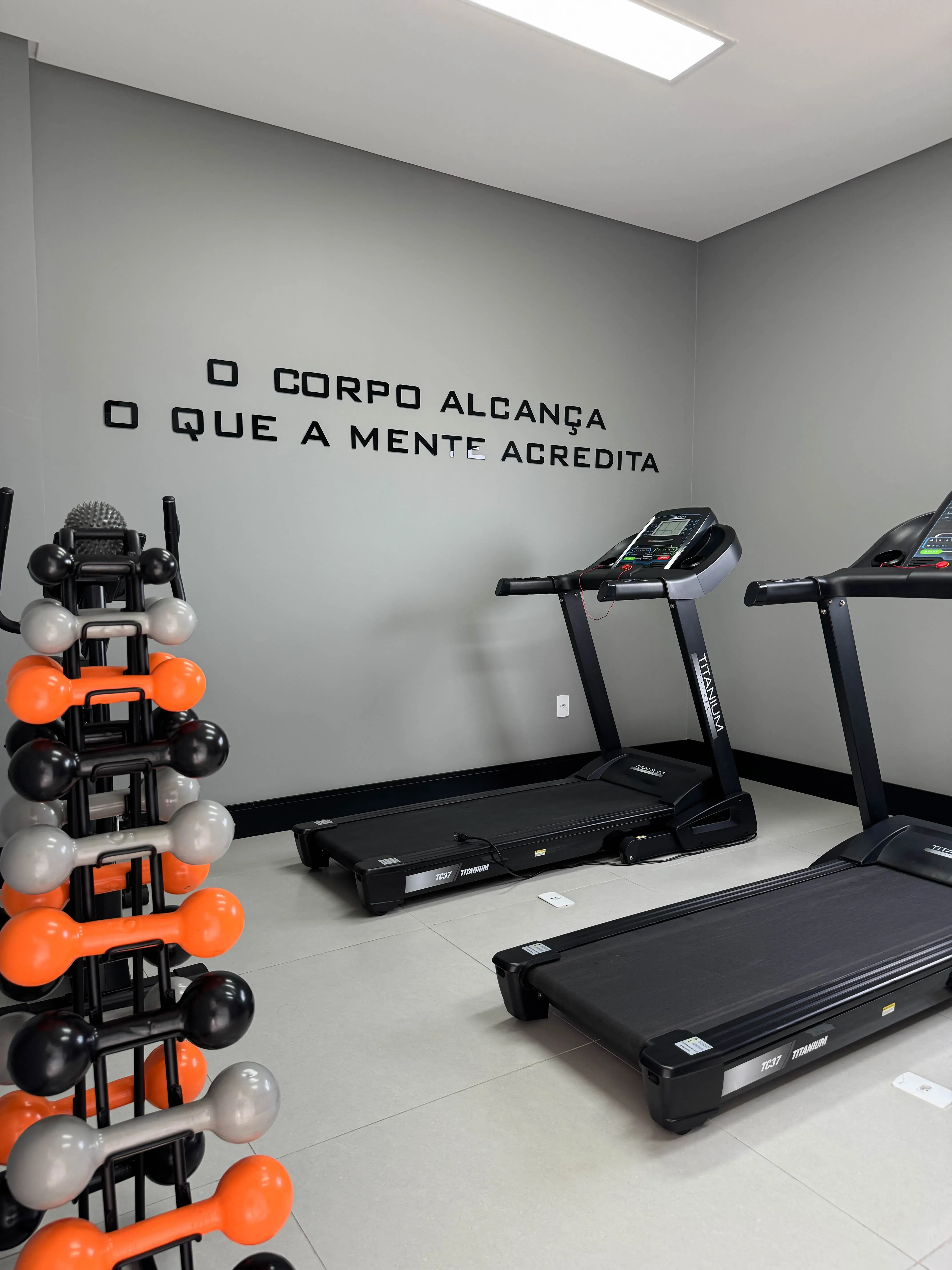 Apartamento mobiliado com 3 suítes e 2 vagas de garagem no bairro Perequê em Porto Belo