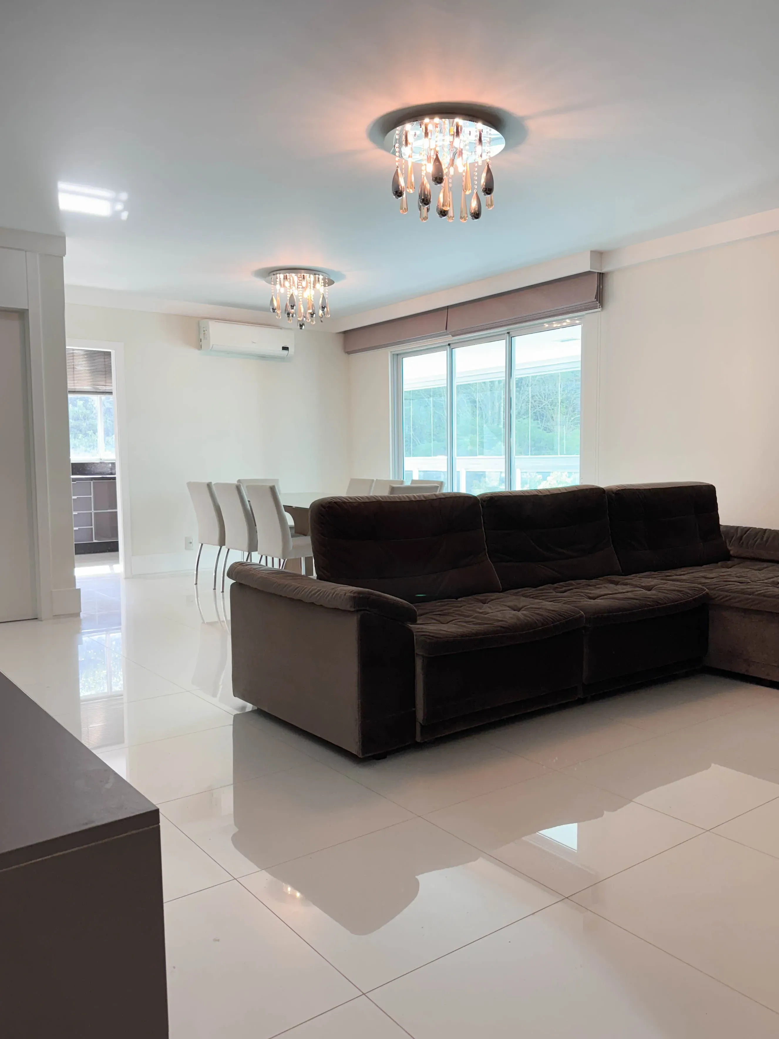 Apartamento com 3 Suítes e 2 Vagas de garagem em Florianópolis