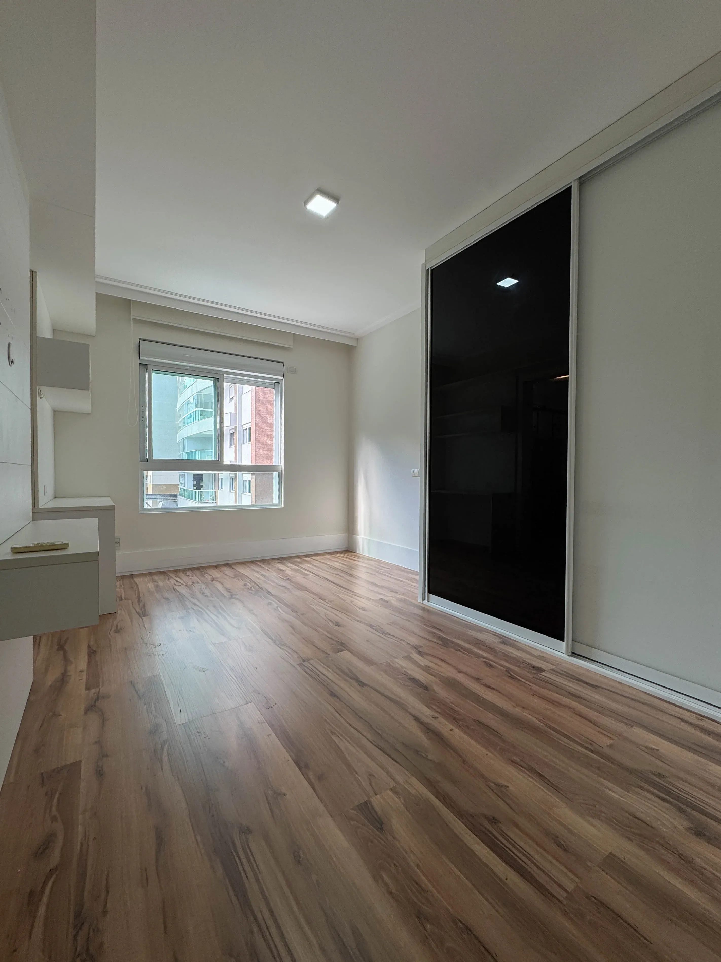 Apartamento com 3 Suítes e 2 Vagas de garagem em Florianópolis