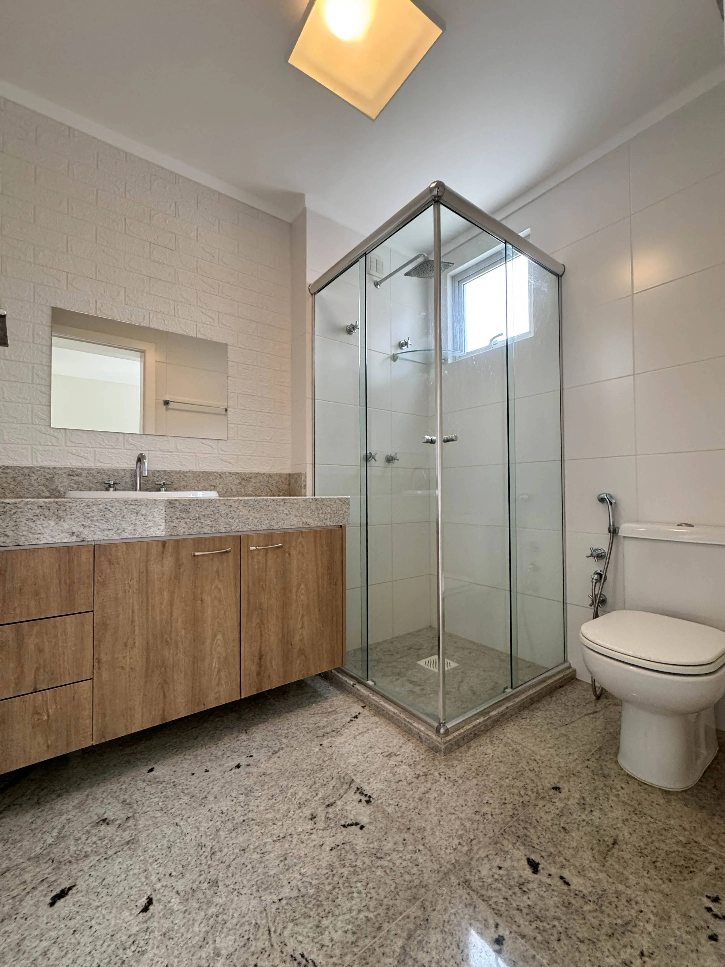 Apartamento com 3 Suítes e 2 Vagas de garagem em Florianópolis