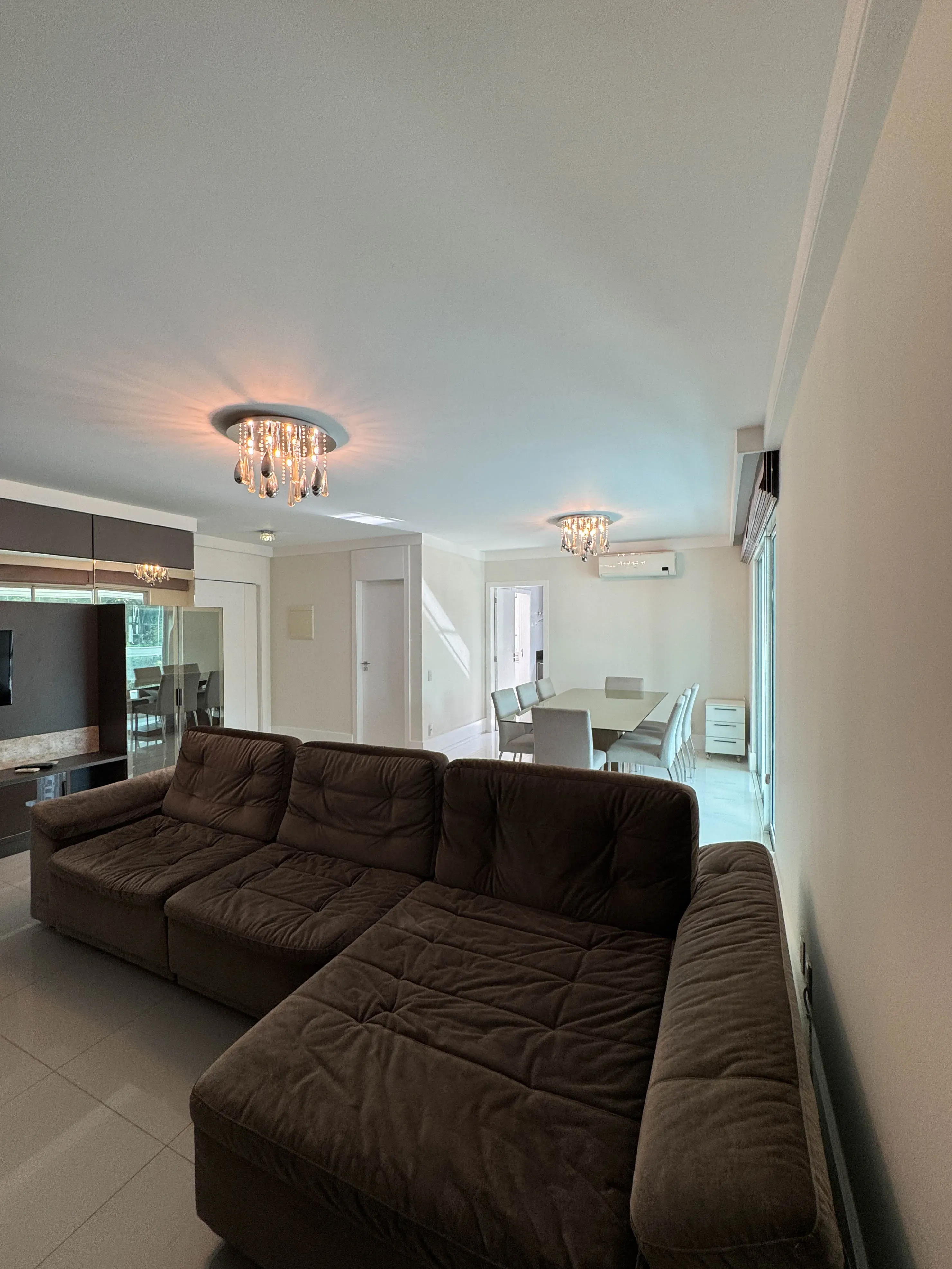 Apartamento com 3 Suítes e 2 Vagas de garagem em Florianópolis