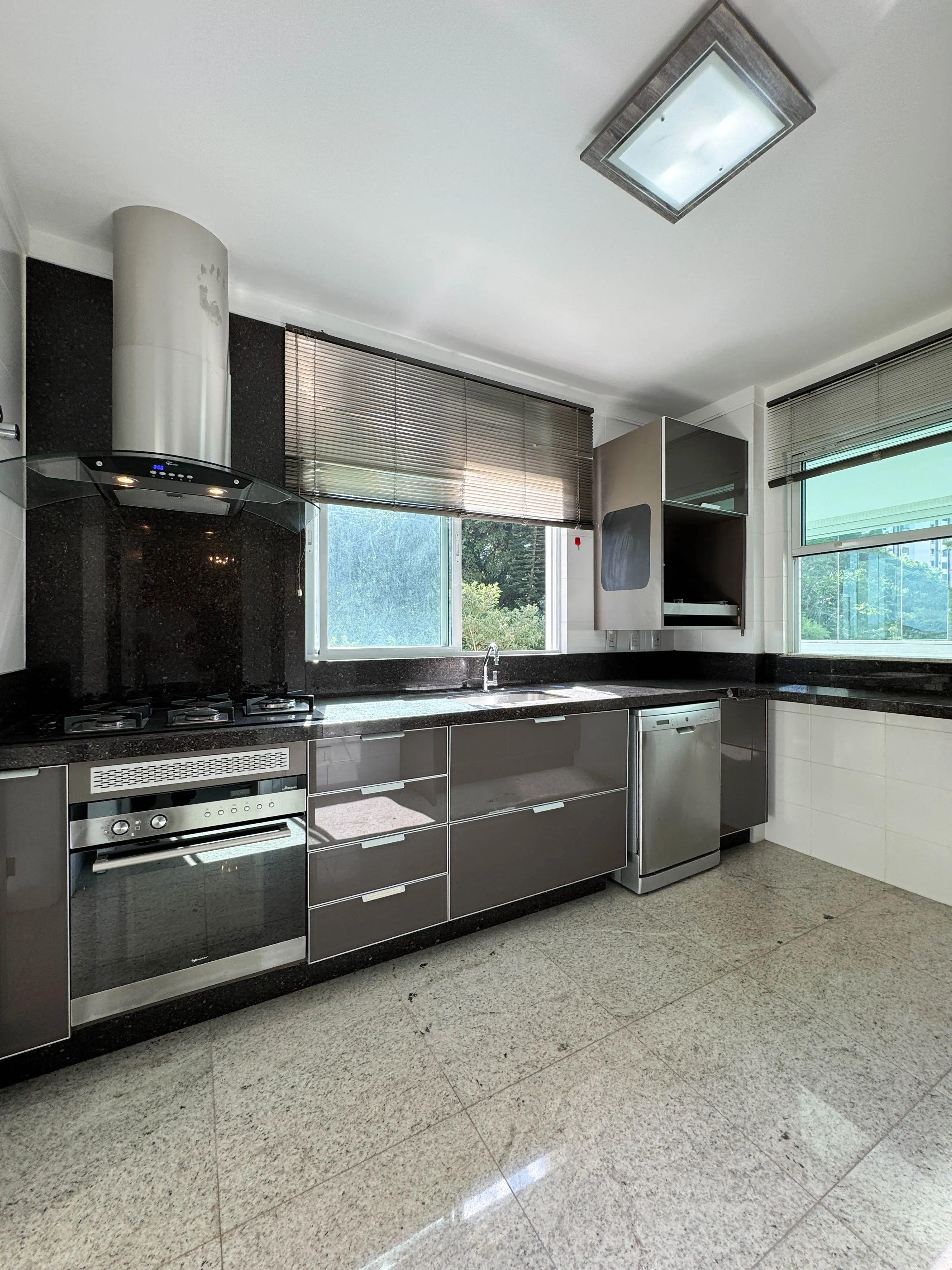 Apartamento com 3 Suítes e 2 Vagas de garagem em Florianópolis