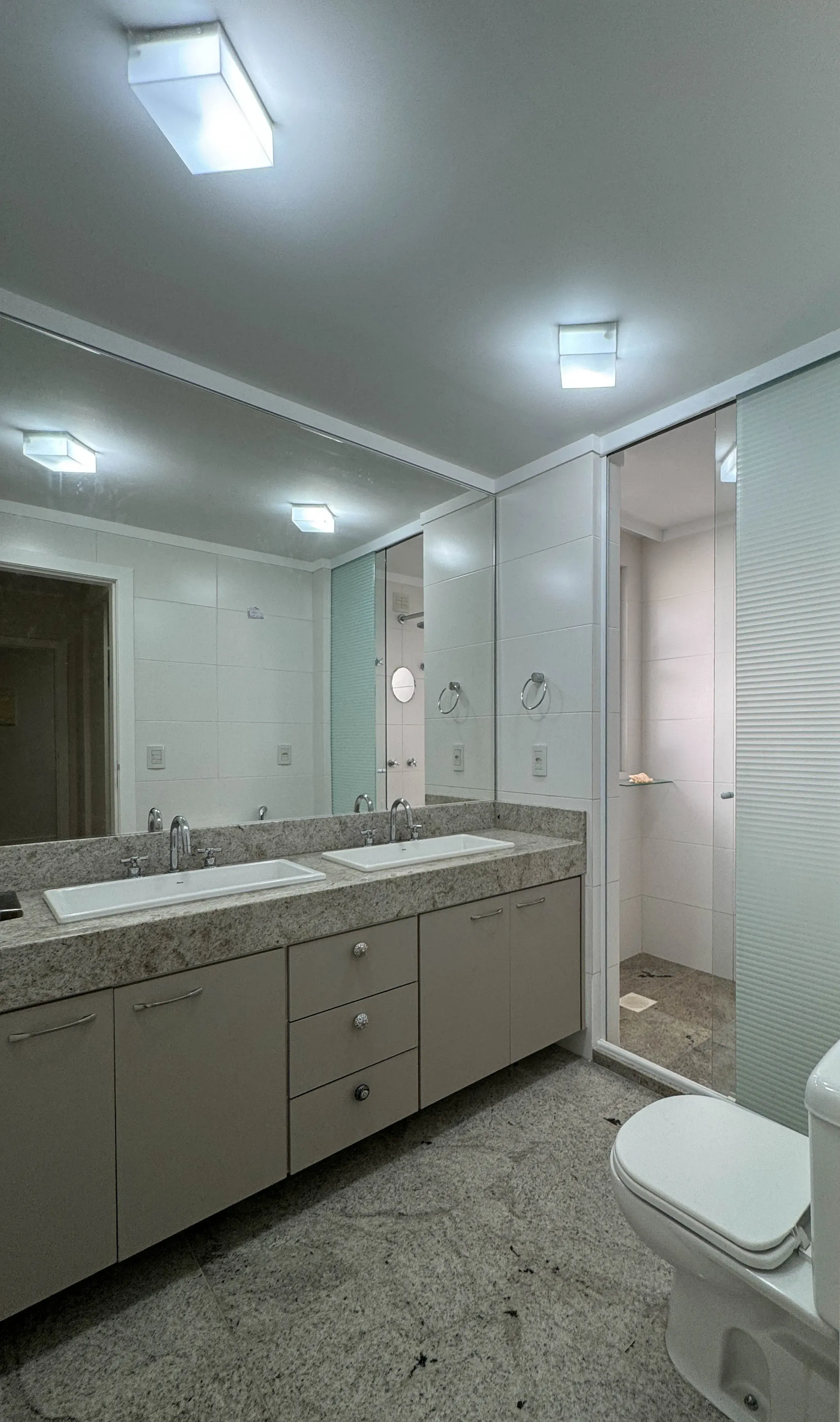 Apartamento com 3 Suítes e 2 Vagas de garagem em Florianópolis