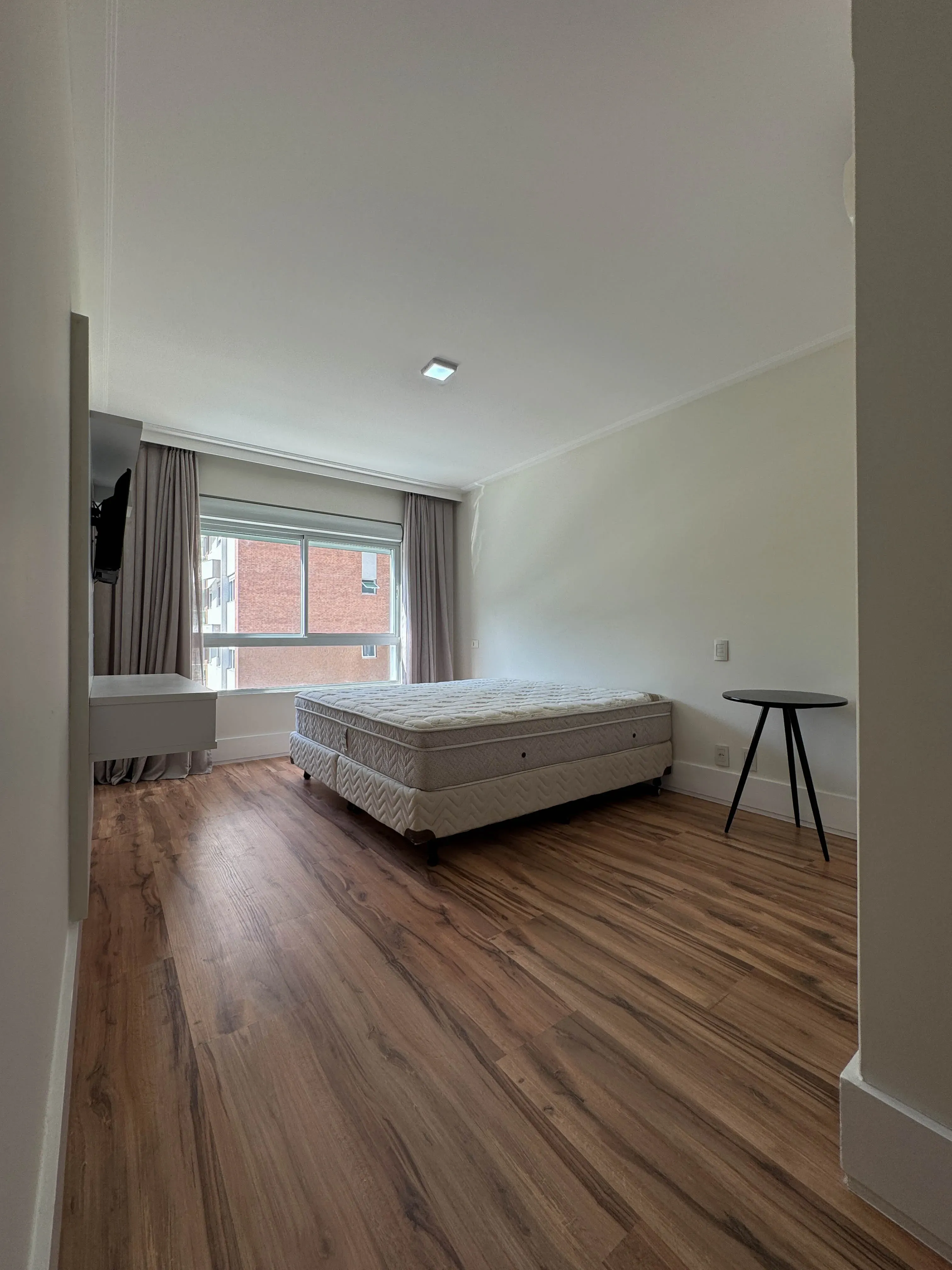 Apartamento com 3 Suítes e 2 Vagas de garagem em Florianópolis