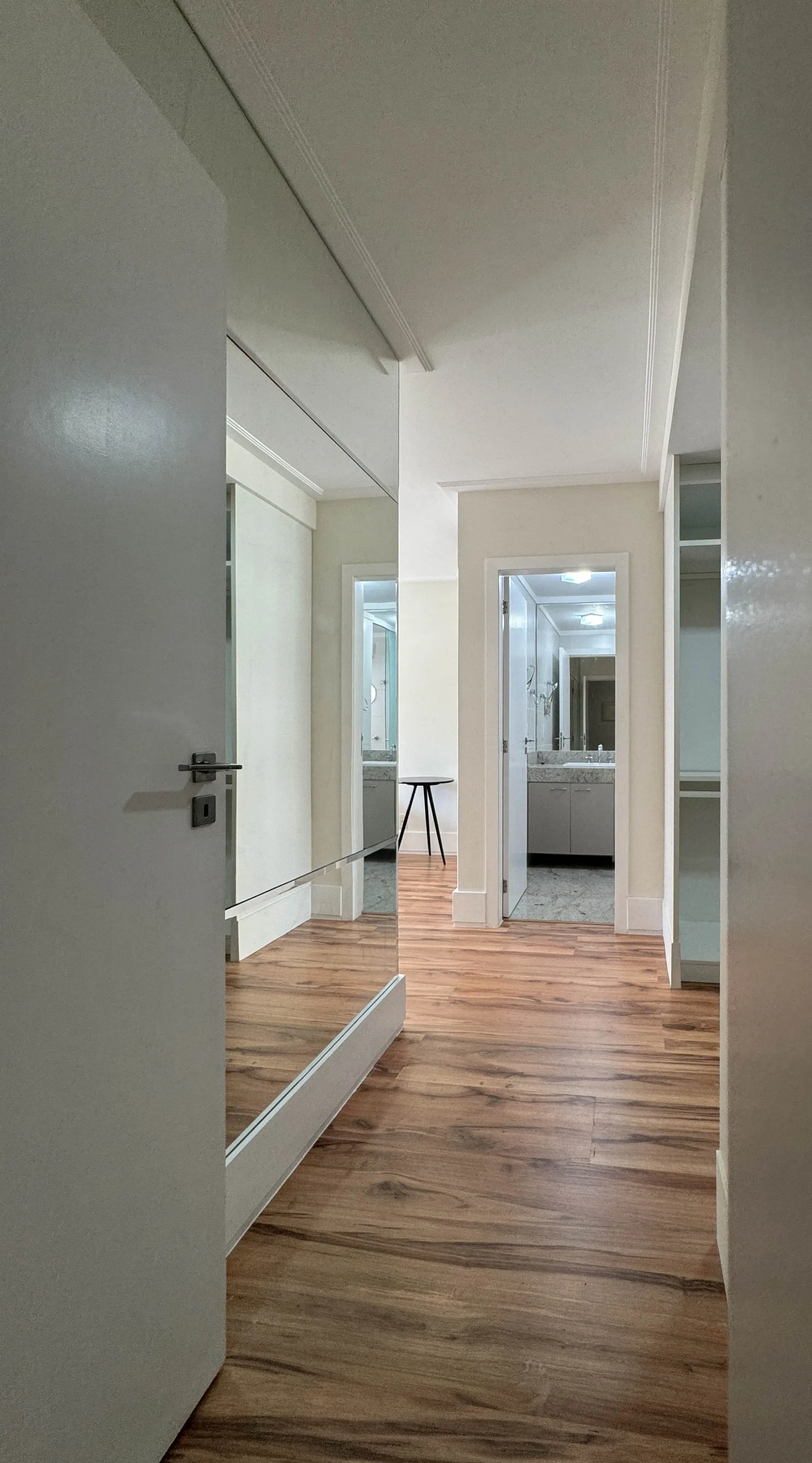 Apartamento com 3 Suítes e 2 Vagas de garagem em Florianópolis