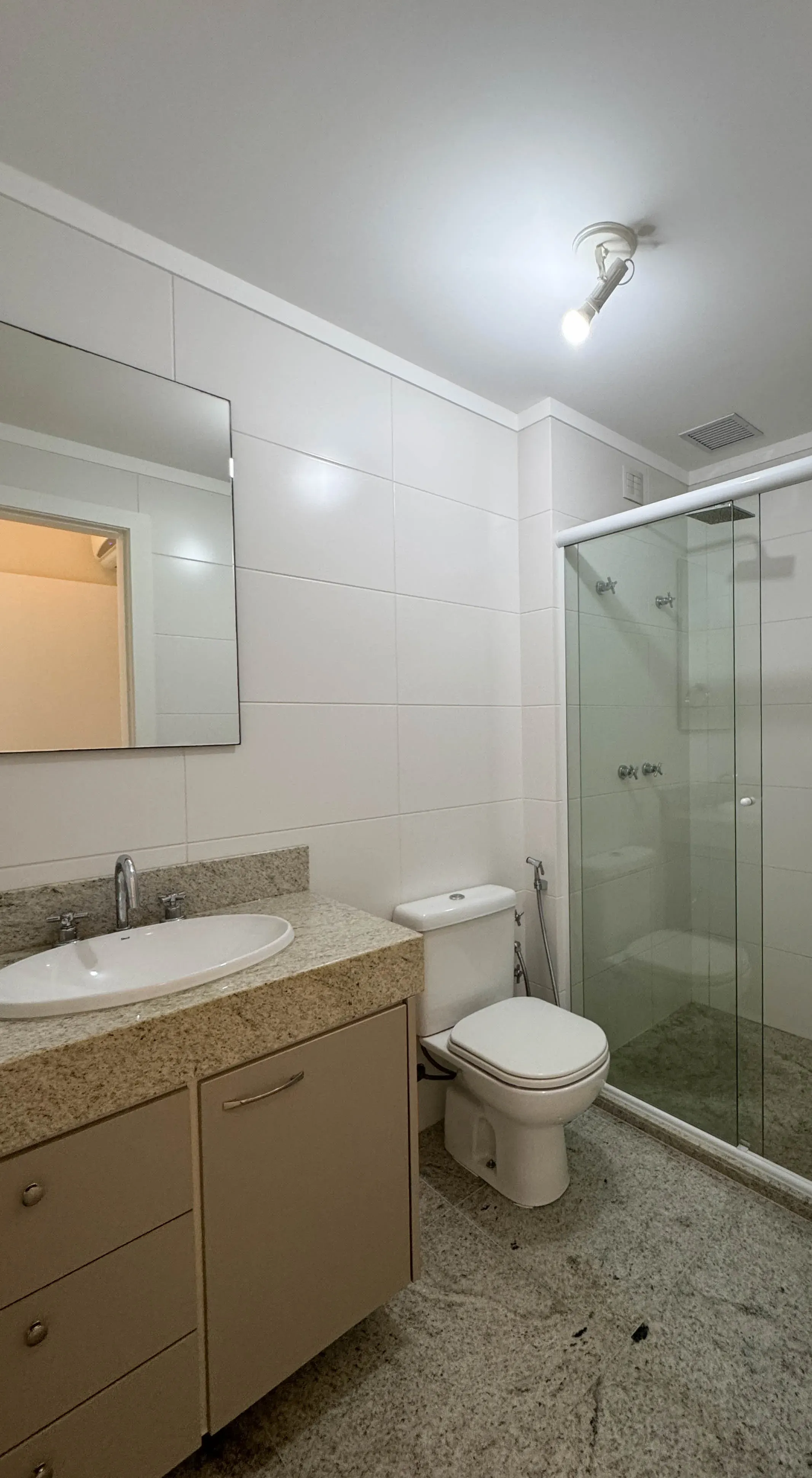 Apartamento com 3 Suítes e 2 Vagas de garagem em Florianópolis