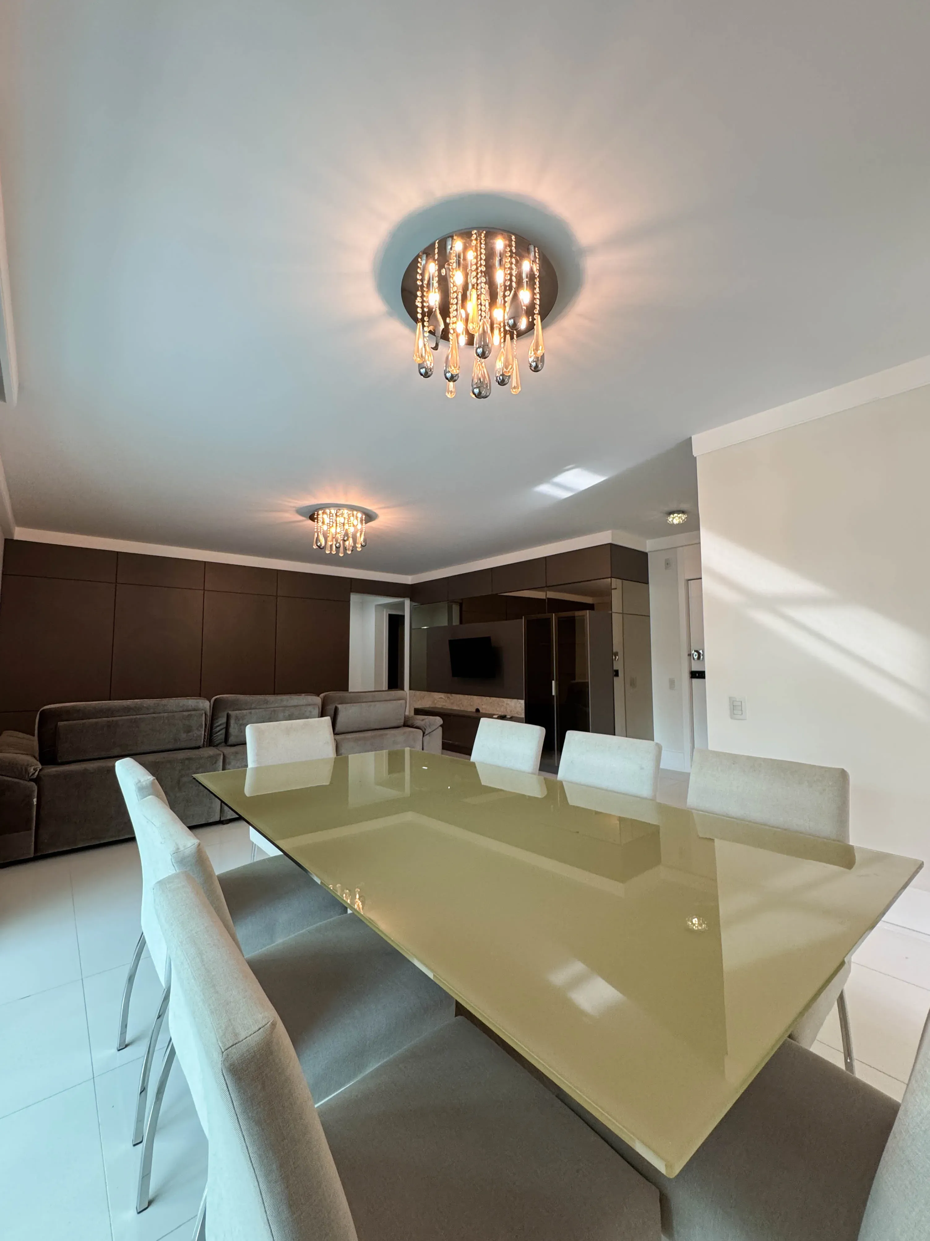 Apartamento com 3 Suítes e 2 Vagas de garagem em Florianópolis