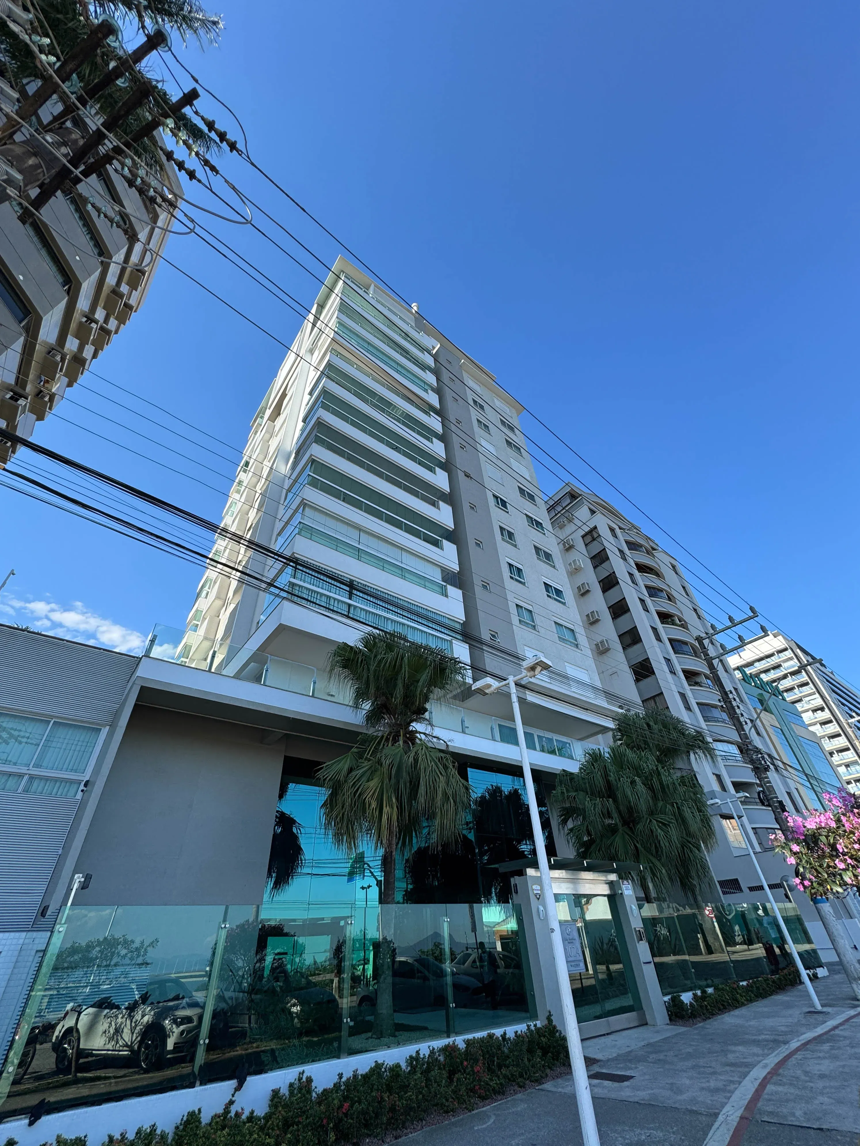 Apartamento com 3 Suítes e 2 Vagas de garagem em Florianópolis