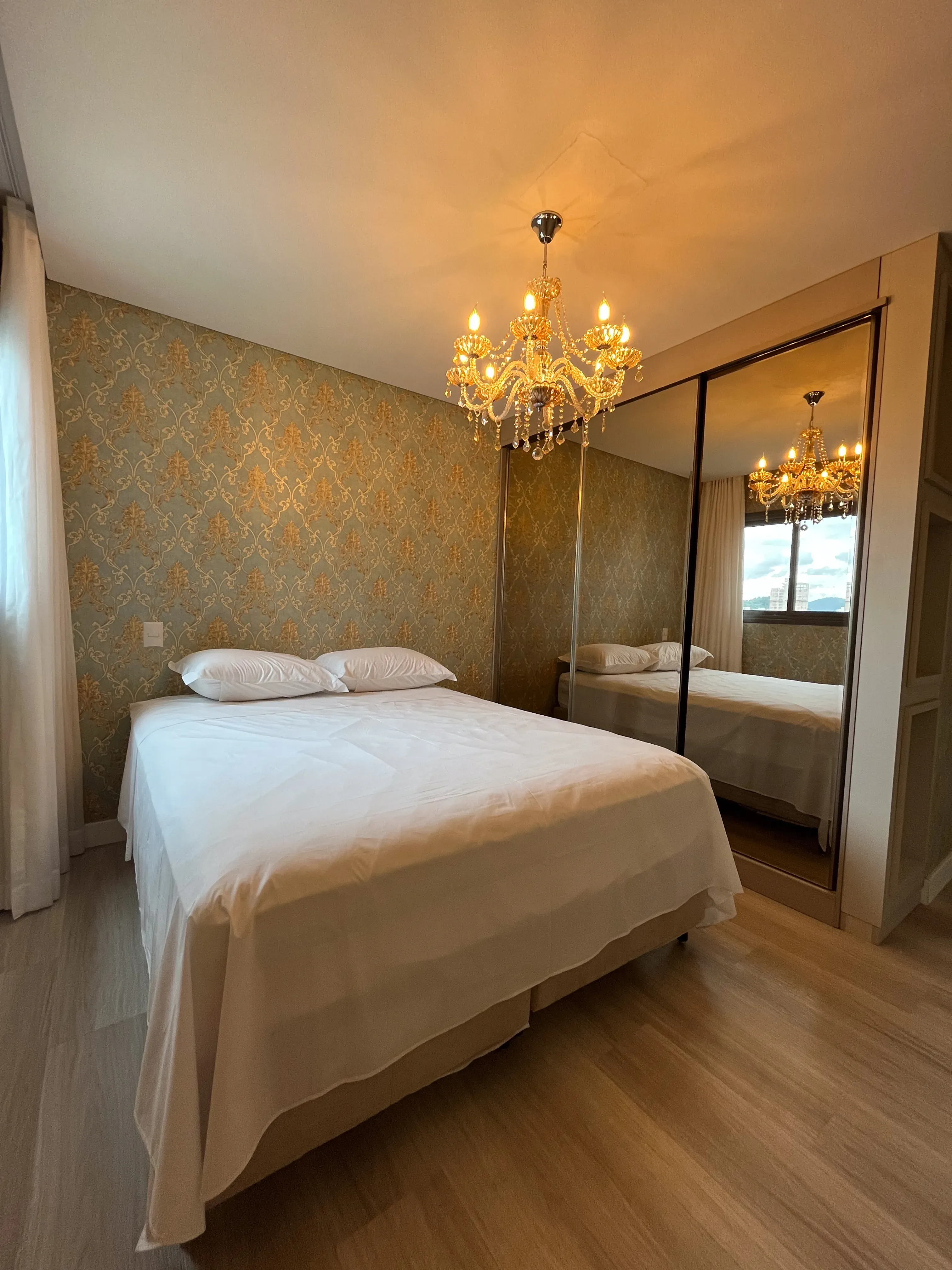 Cobertura com 1 Suíte + 2 Demi e 2 vagas na garagem em Itapema.