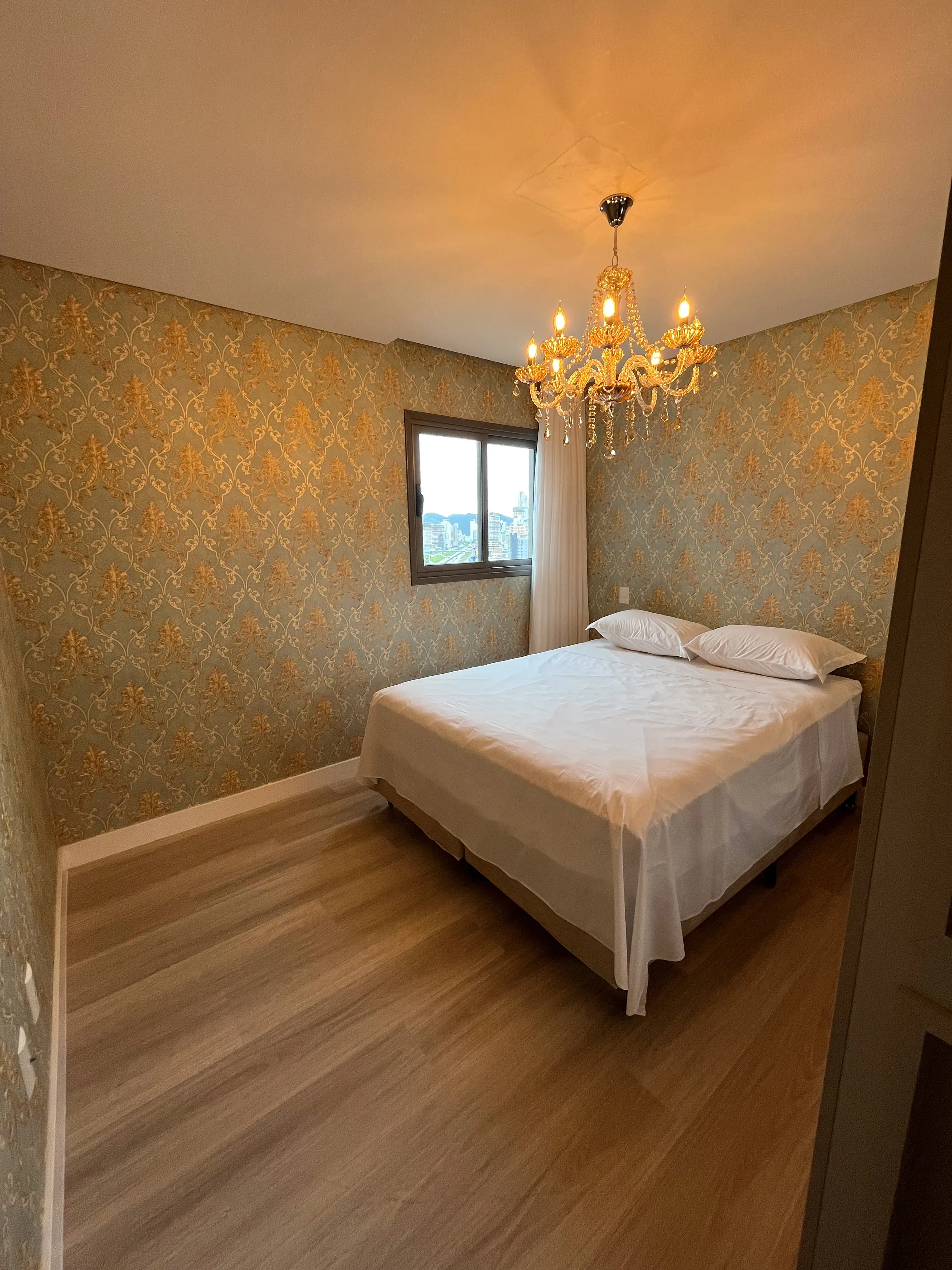 Cobertura com 1 Suíte + 2 Demi e 2 vagas na garagem em Itapema.