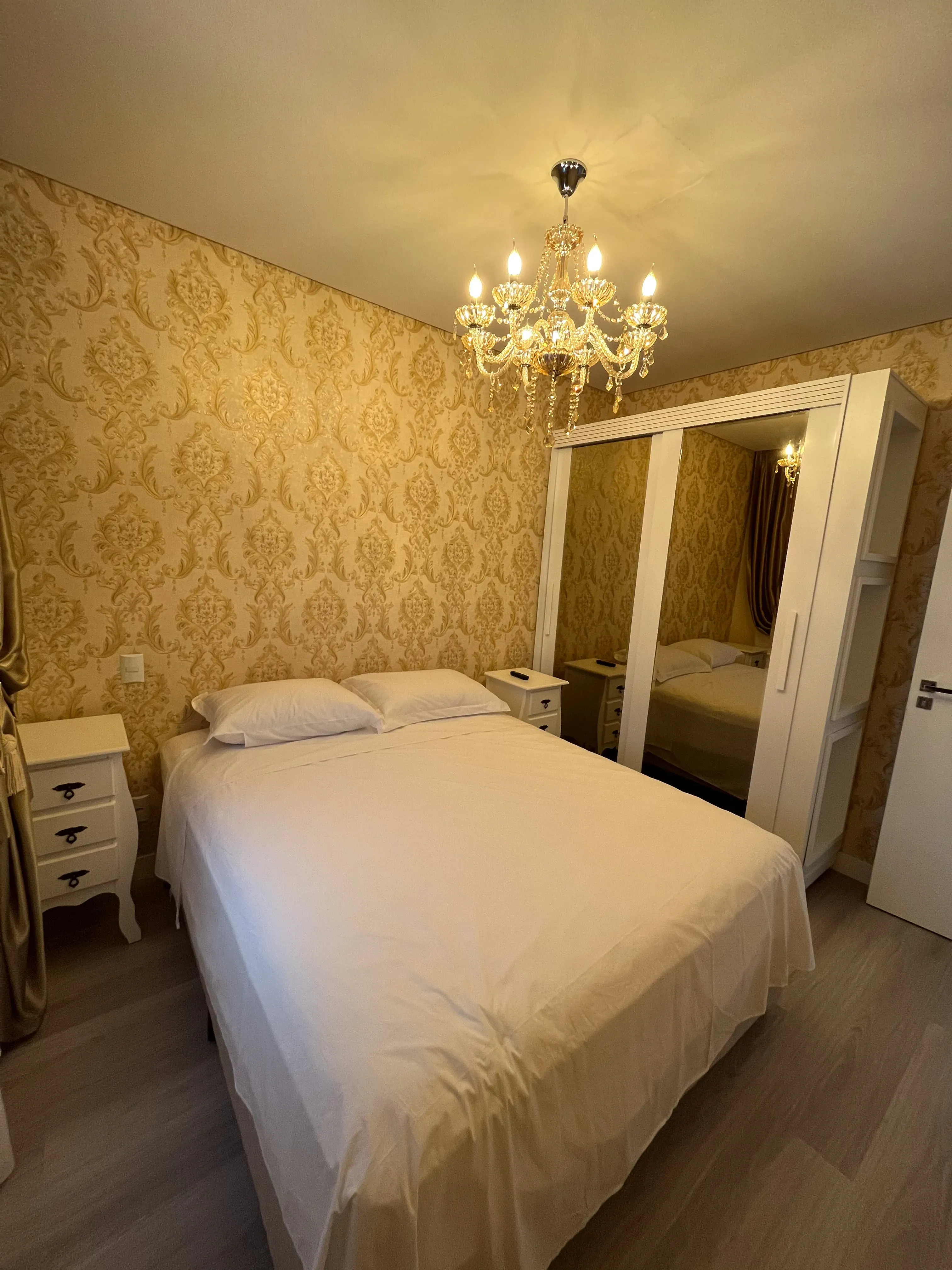 Cobertura com 1 Suíte + 2 Demi e 2 vagas na garagem em Itapema.