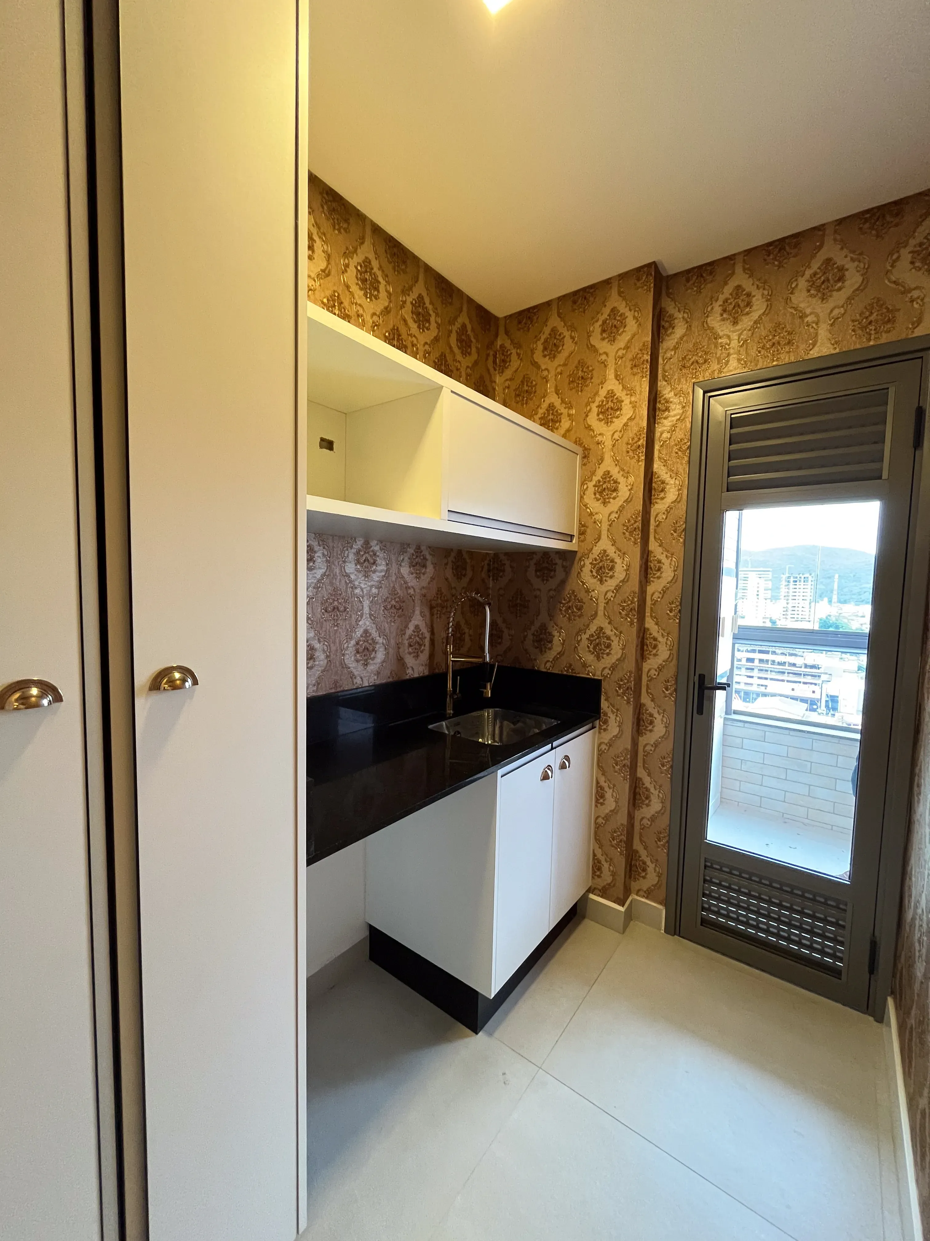 Cobertura com 1 Suíte + 2 Demi e 2 vagas na garagem em Itapema.