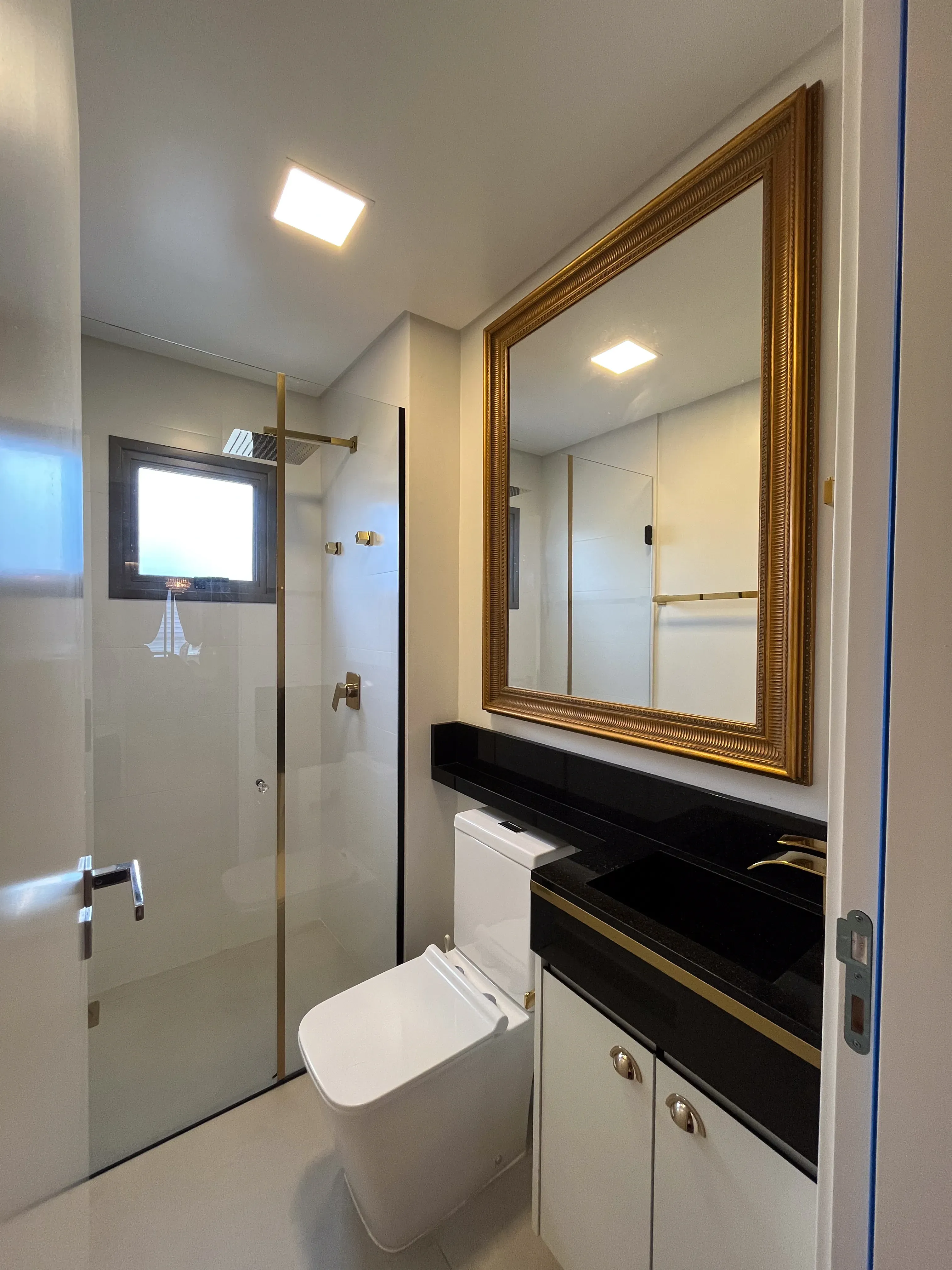 Cobertura com 1 Suíte + 2 Demi e 2 vagas na garagem em Itapema.