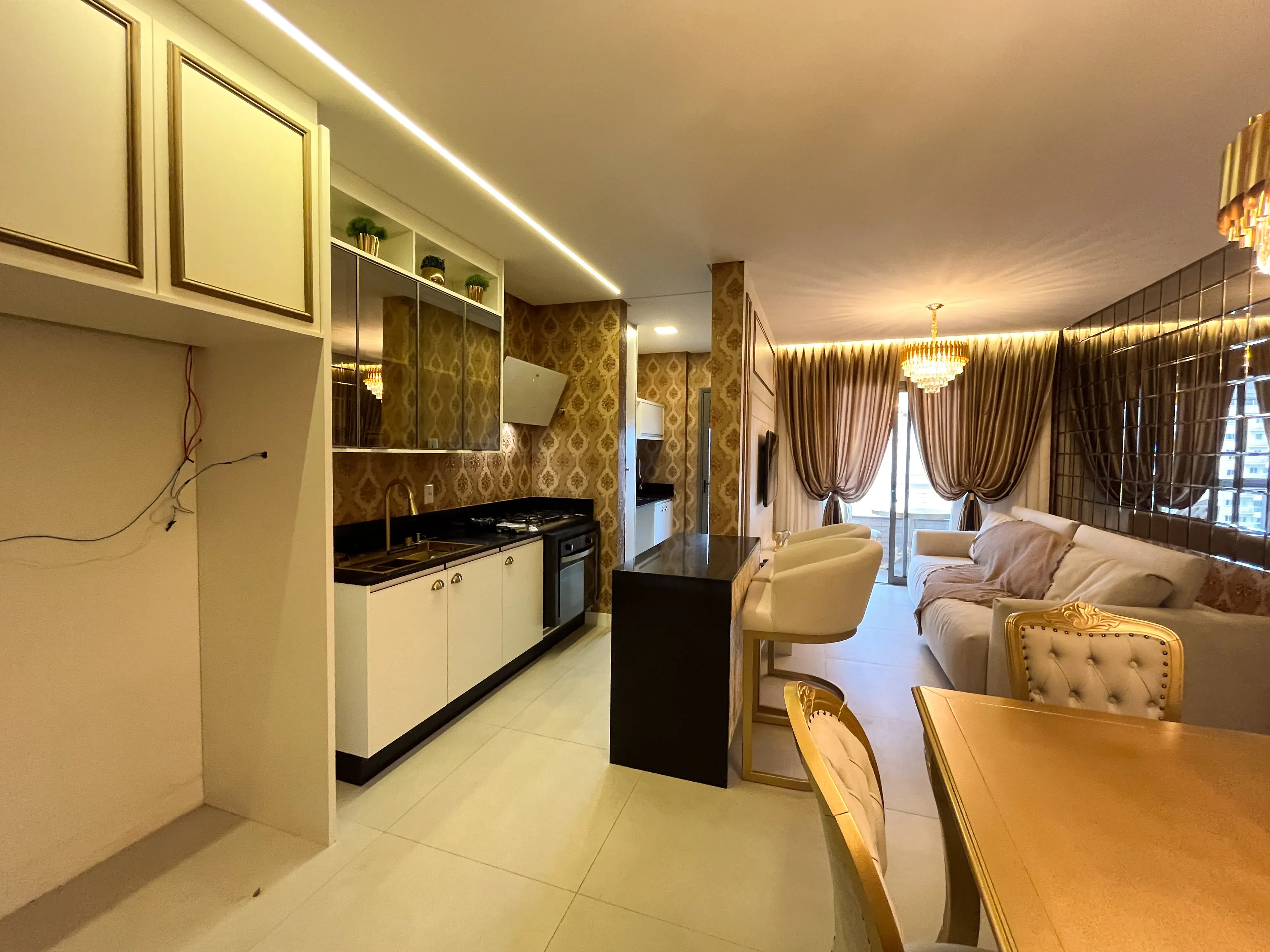 Cobertura com 1 Suíte + 2 Demi e 2 vagas na garagem em Itapema.